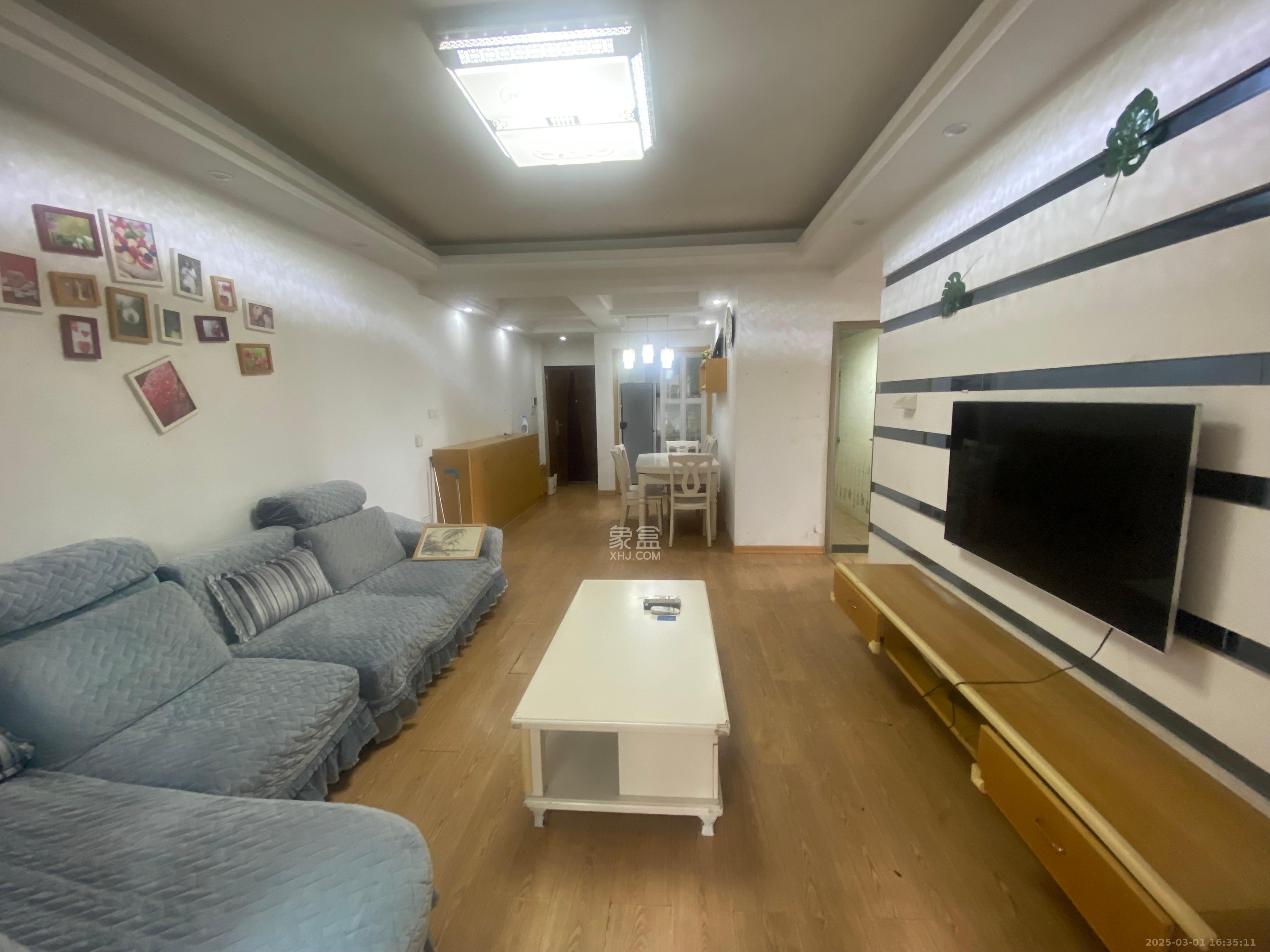 水岸世景  3室2厅1卫   1700.00元/月