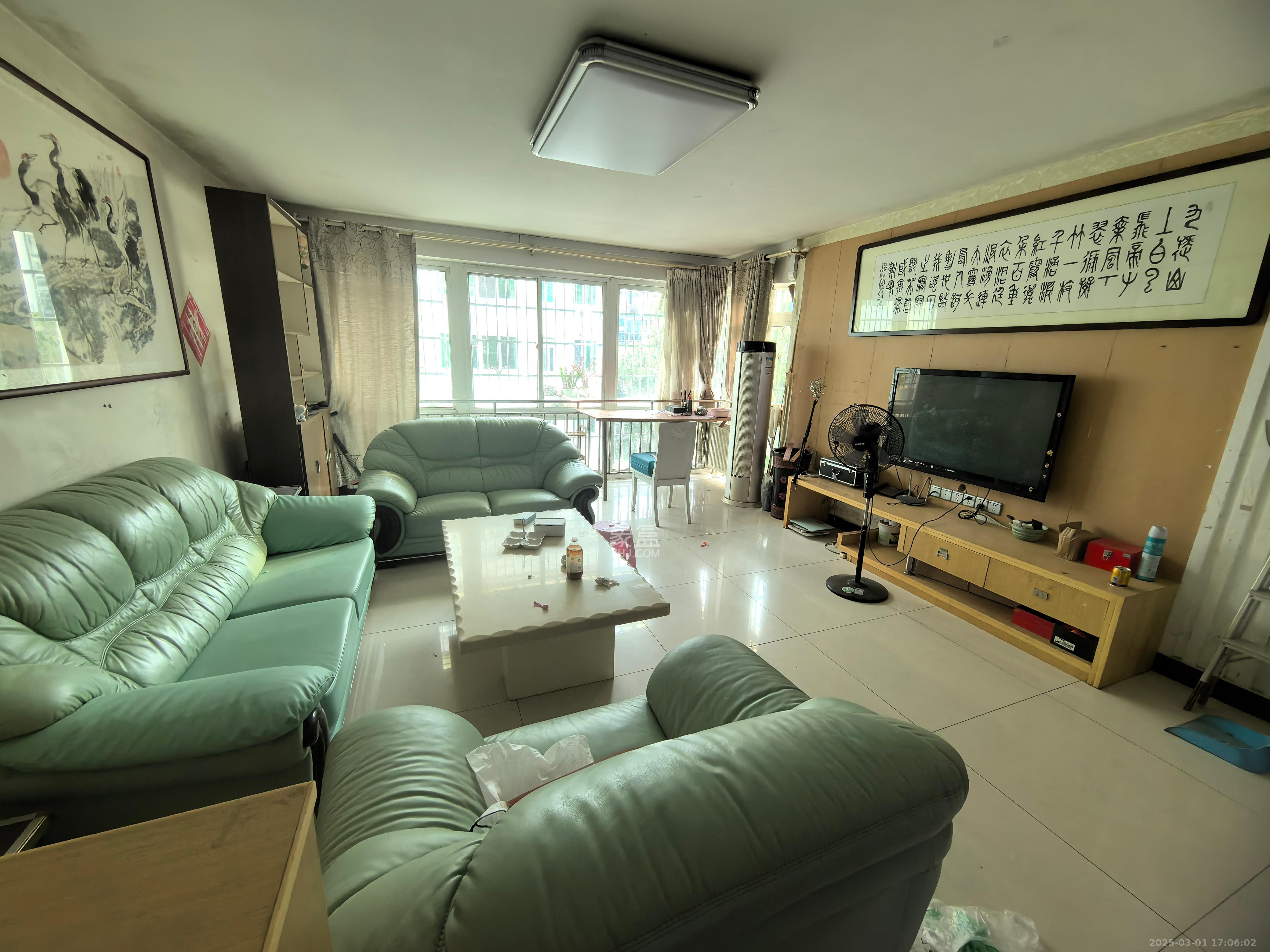 咸嘉新村嘉旺苑  3室2厅2卫   2400.00元/月室内图