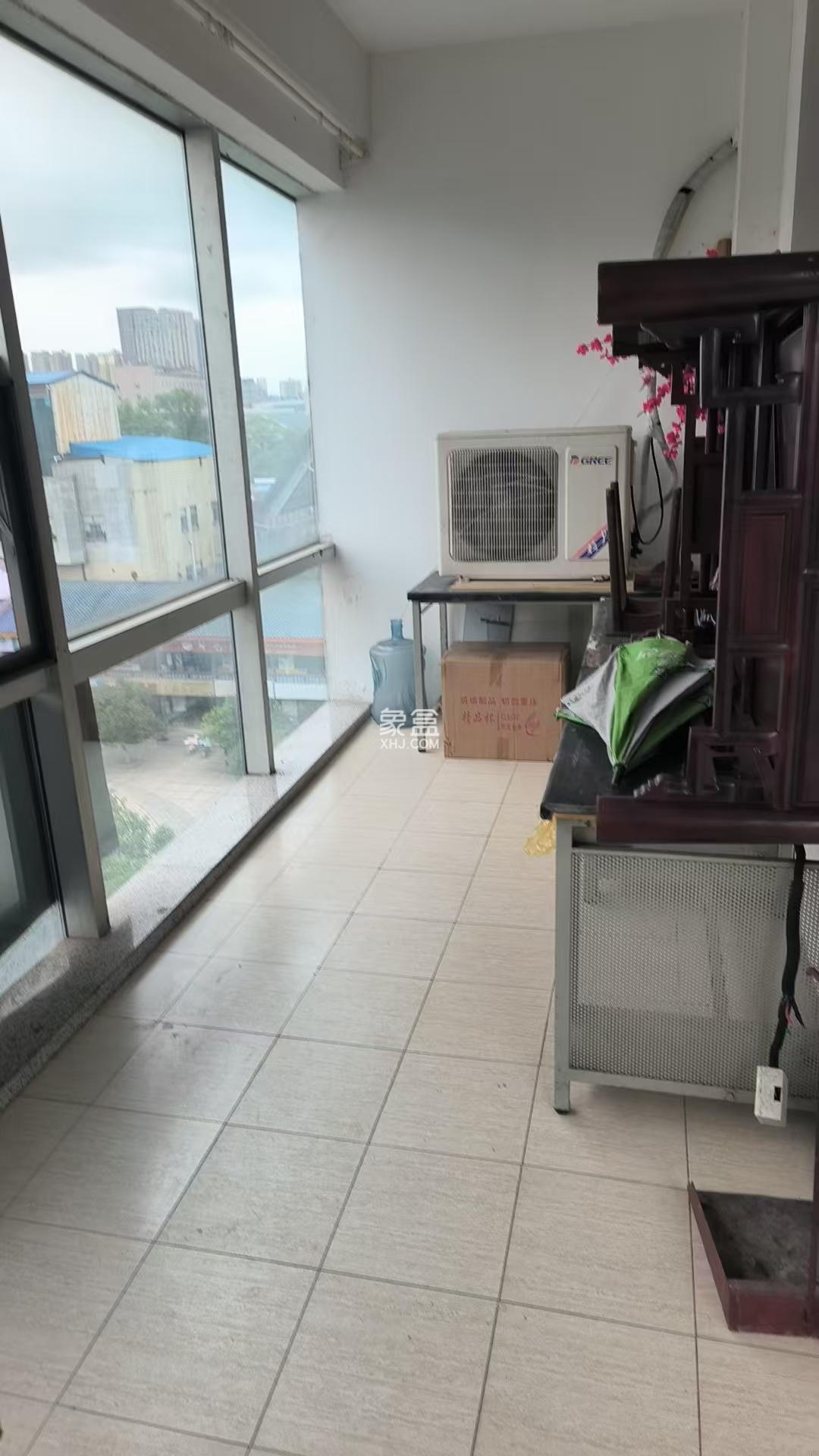 粮运大厦 4室1厅1卫 2200.0元/月 粮运大厦 4室1厅1卫 2200.0元/月室内图