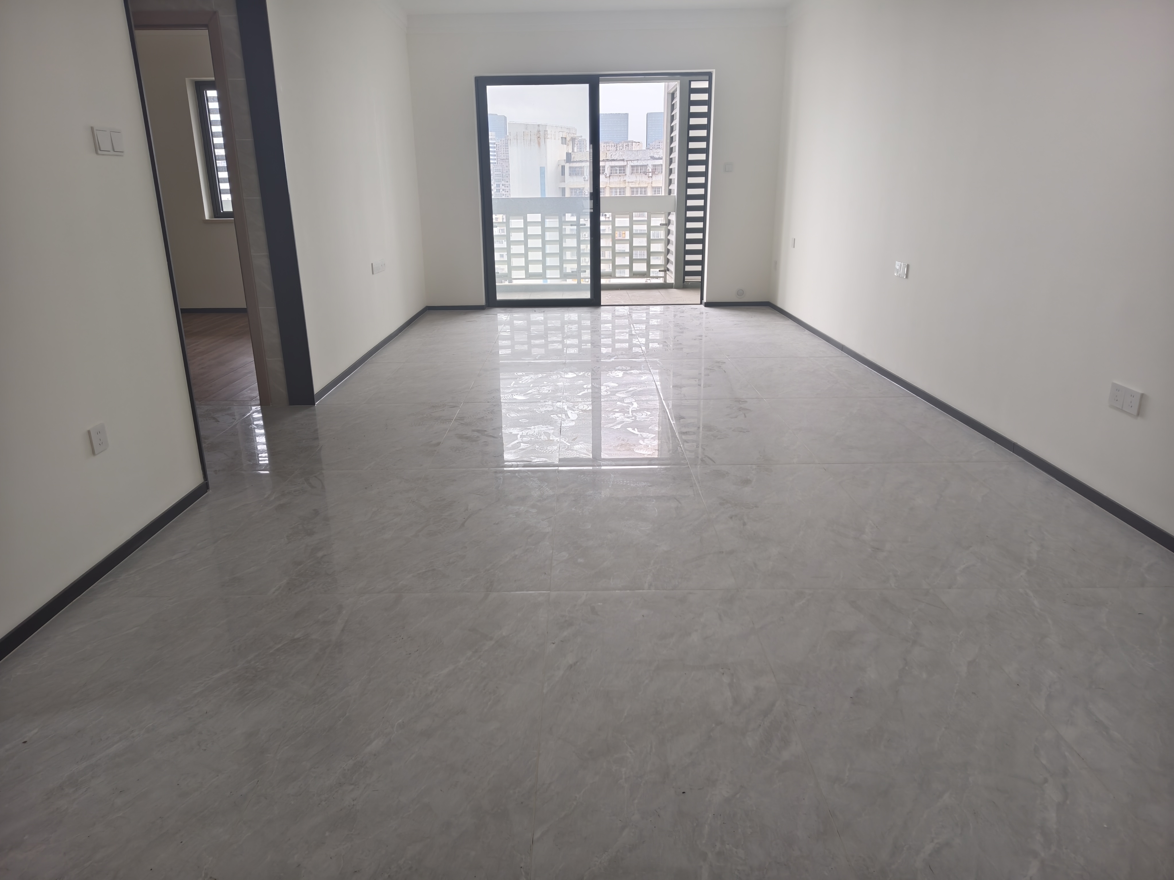 海府大院(海府路41号)  3室2厅1卫    3500.0元/月 海府大院(海府路41号)  3室2厅1卫    3500.0元/月户型图