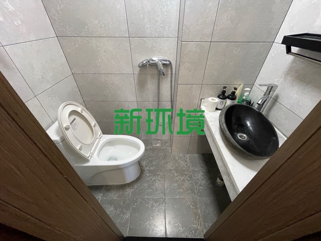 江与城  3室2厅2卫   85.00万客厅