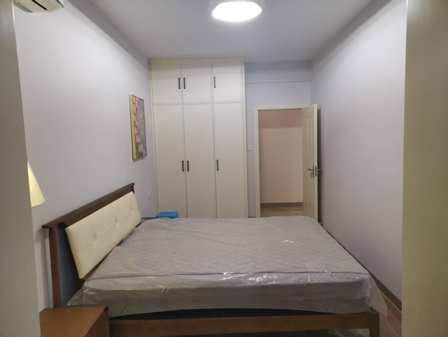 国贸城市花园 3室2厅2卫 235.0万 国贸城市花园 3室2厅2卫 235.0万客厅