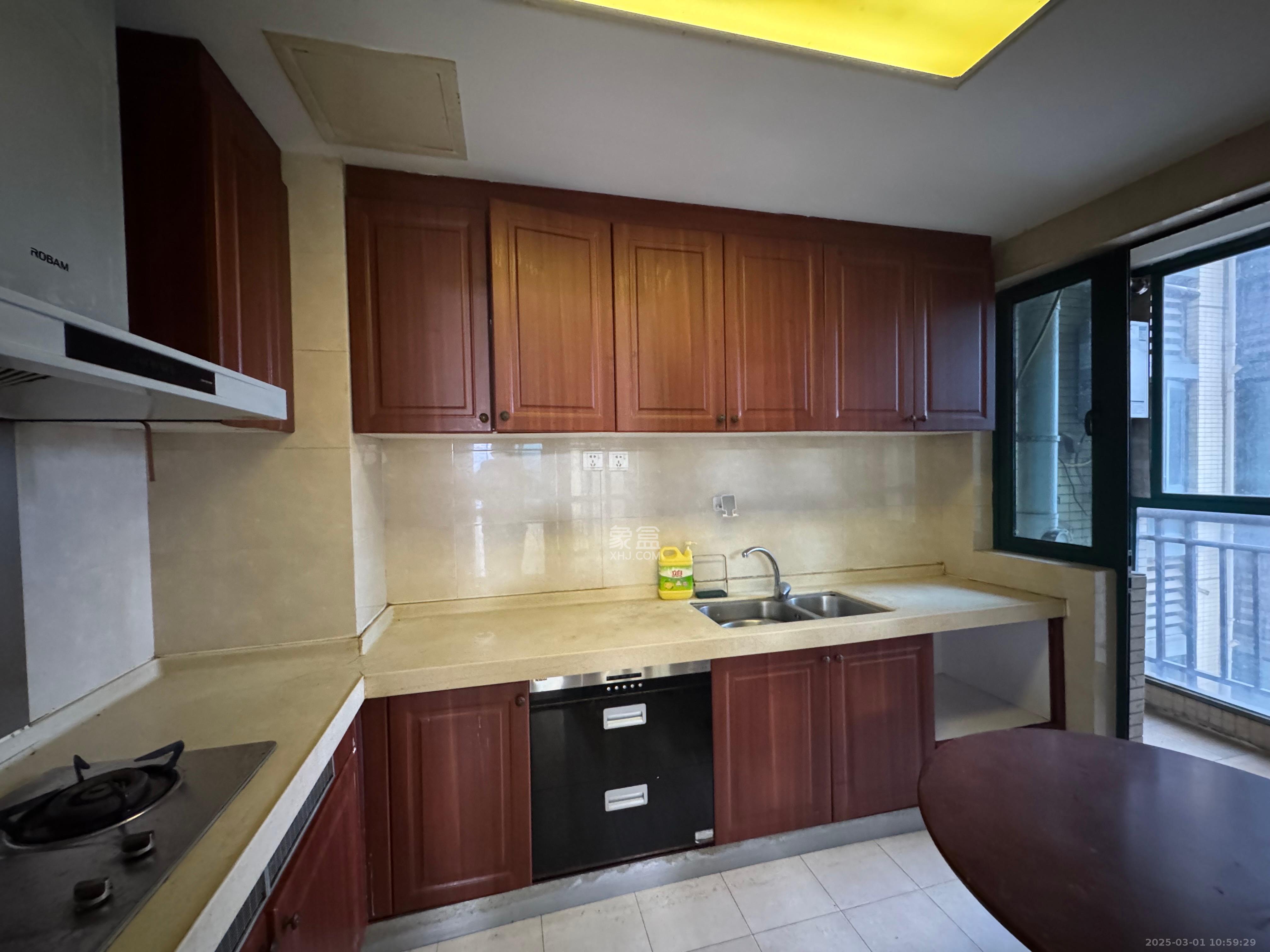 恒大雅苑 3室2厅2卫 2500.0元/月 恒大雅苑 3室2厅2卫 2500.0元/月室内图