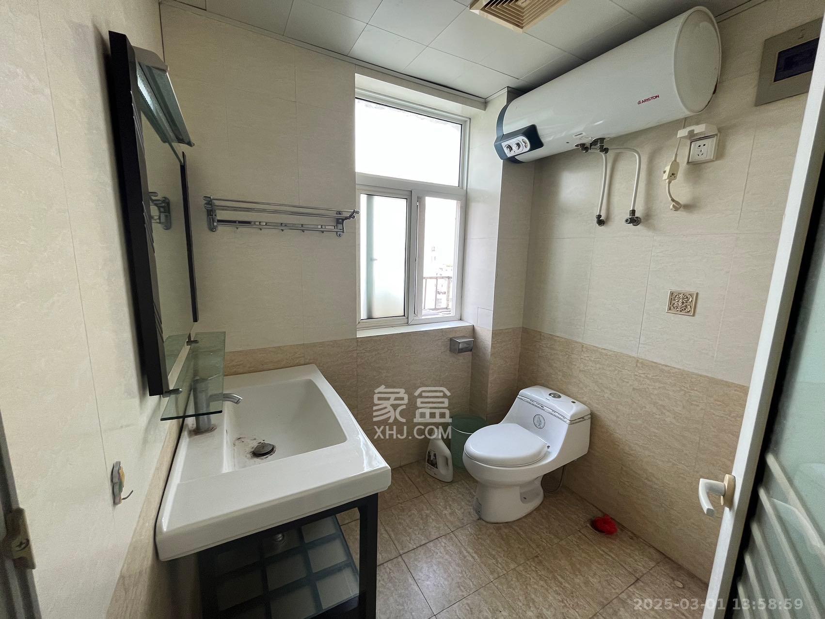 嘉盛华庭(一期、二期、三期) 4室2厅1卫 3300.0元/月 嘉盛华庭(一期、二期、三期) 4室2厅1卫 3300.0元/月室内图