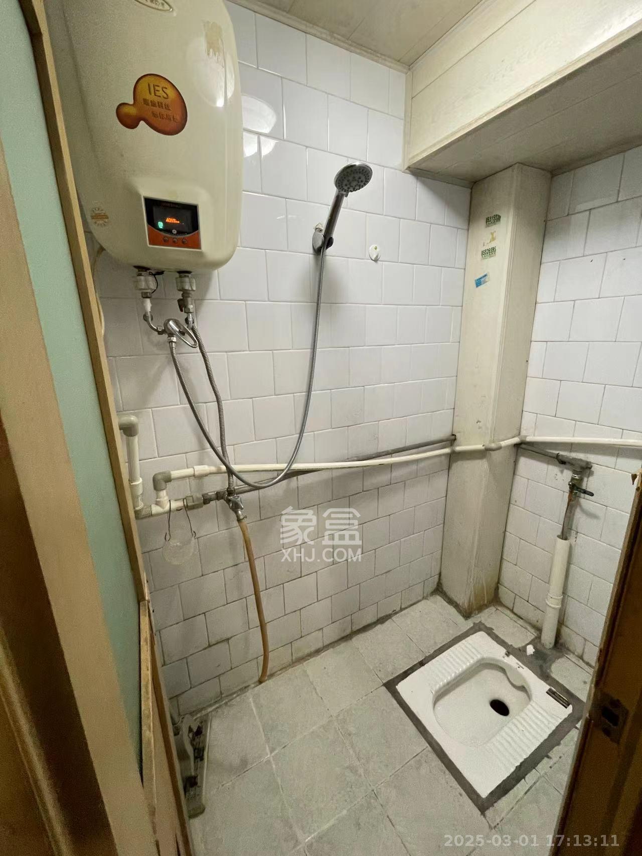 红旗雅居  3室2厅2卫   1800.00元/月室内图