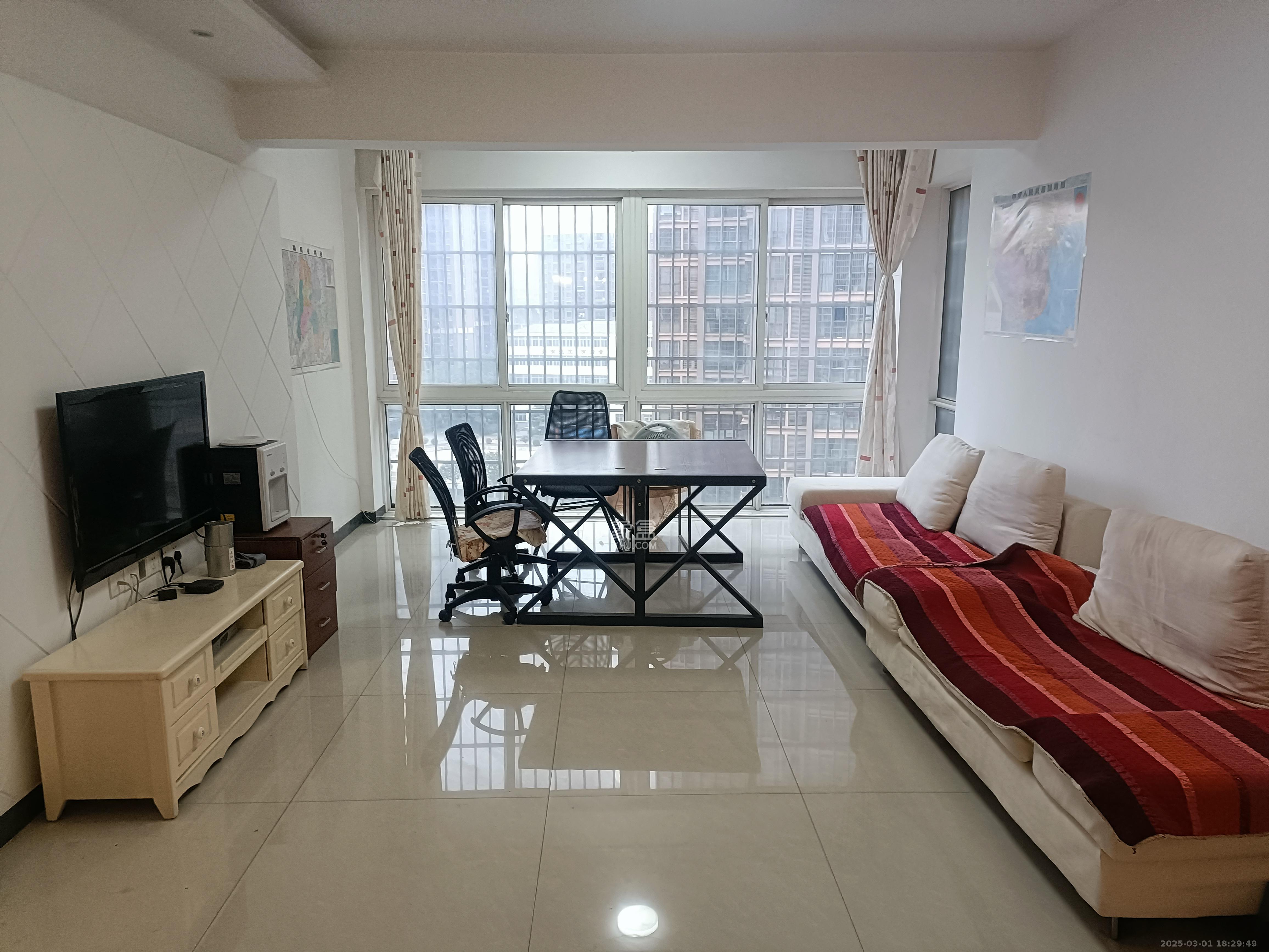 爵士湘 4室2厅1卫 2000.0元/月 爵士湘 4室2厅1卫 2000.0元/月室内图