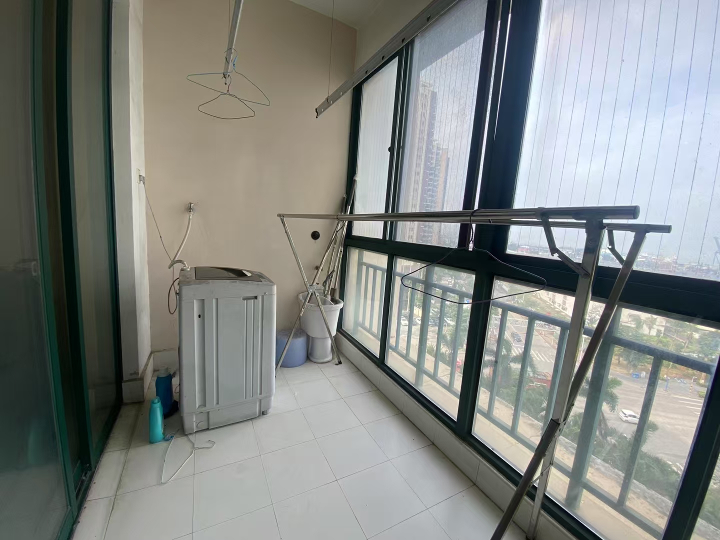 海顿大厦 1室2厅1卫 75.0万 海顿大厦 1室2厅1卫 75.0万客厅