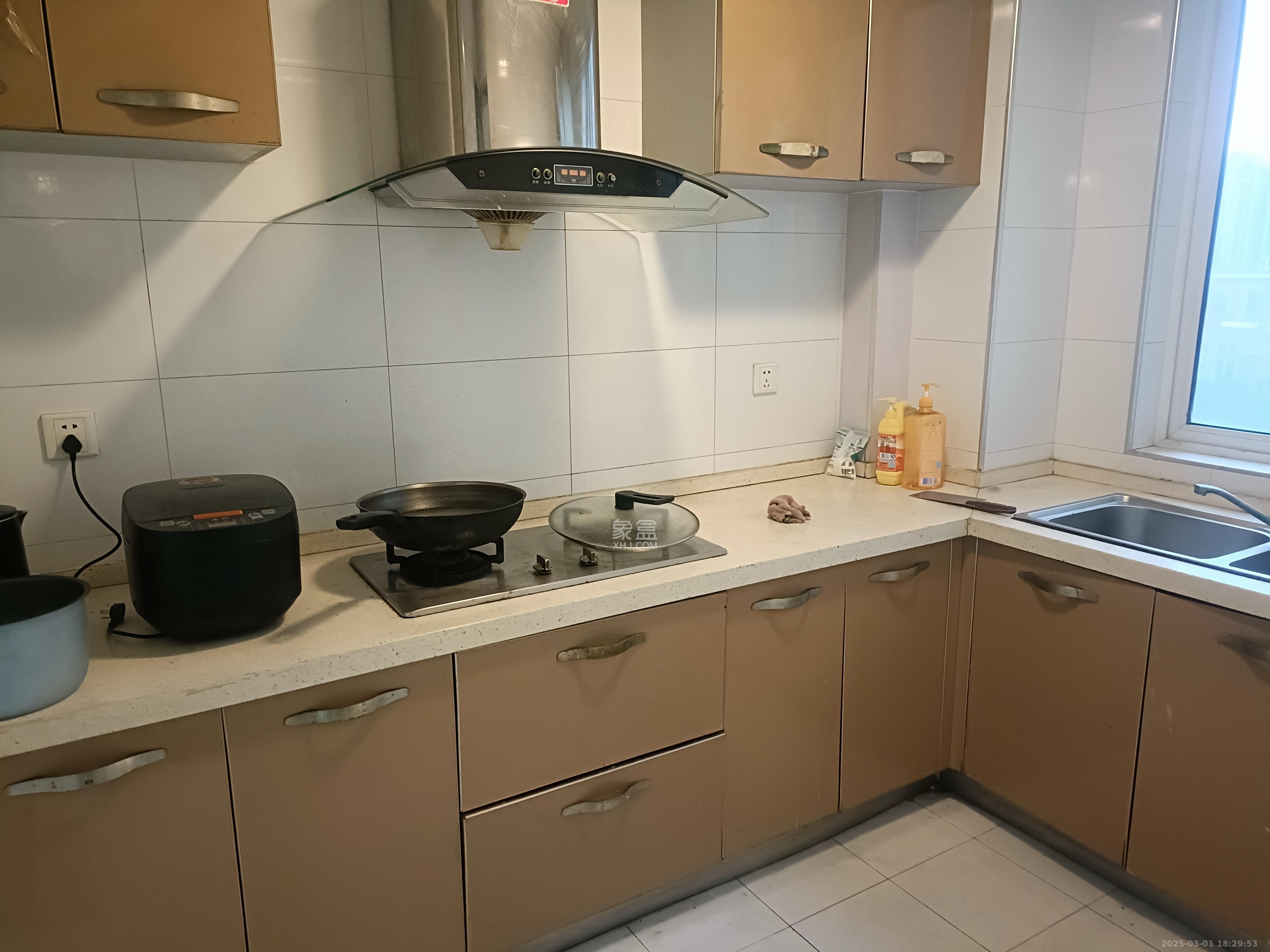 爵士湘 4室2厅1卫 2000.0元/月 爵士湘 4室2厅1卫 2000.0元/月室内图