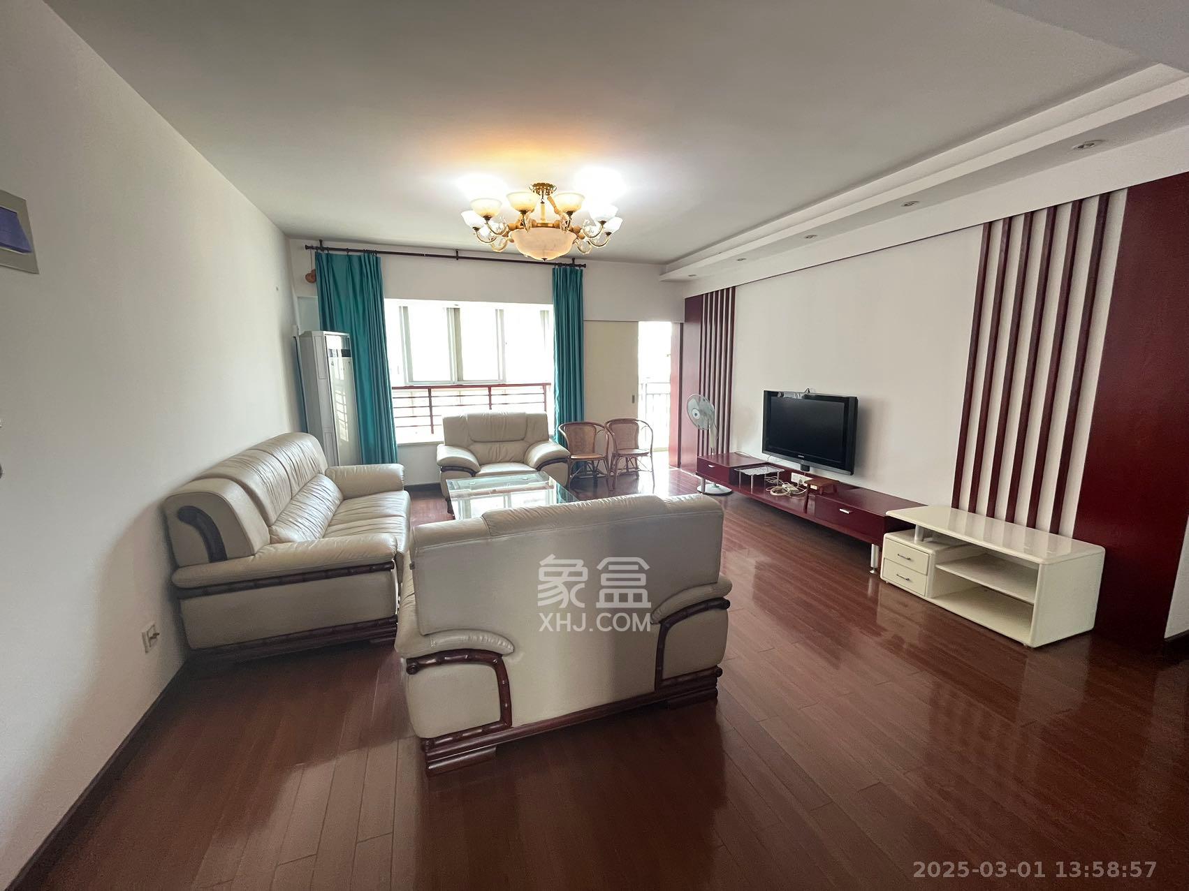 嘉盛华庭(一期、二期、三期) 4室2厅1卫 3300.0元/月 嘉盛华庭(一期、二期、三期) 4室2厅1卫 3300.0元/月室内图