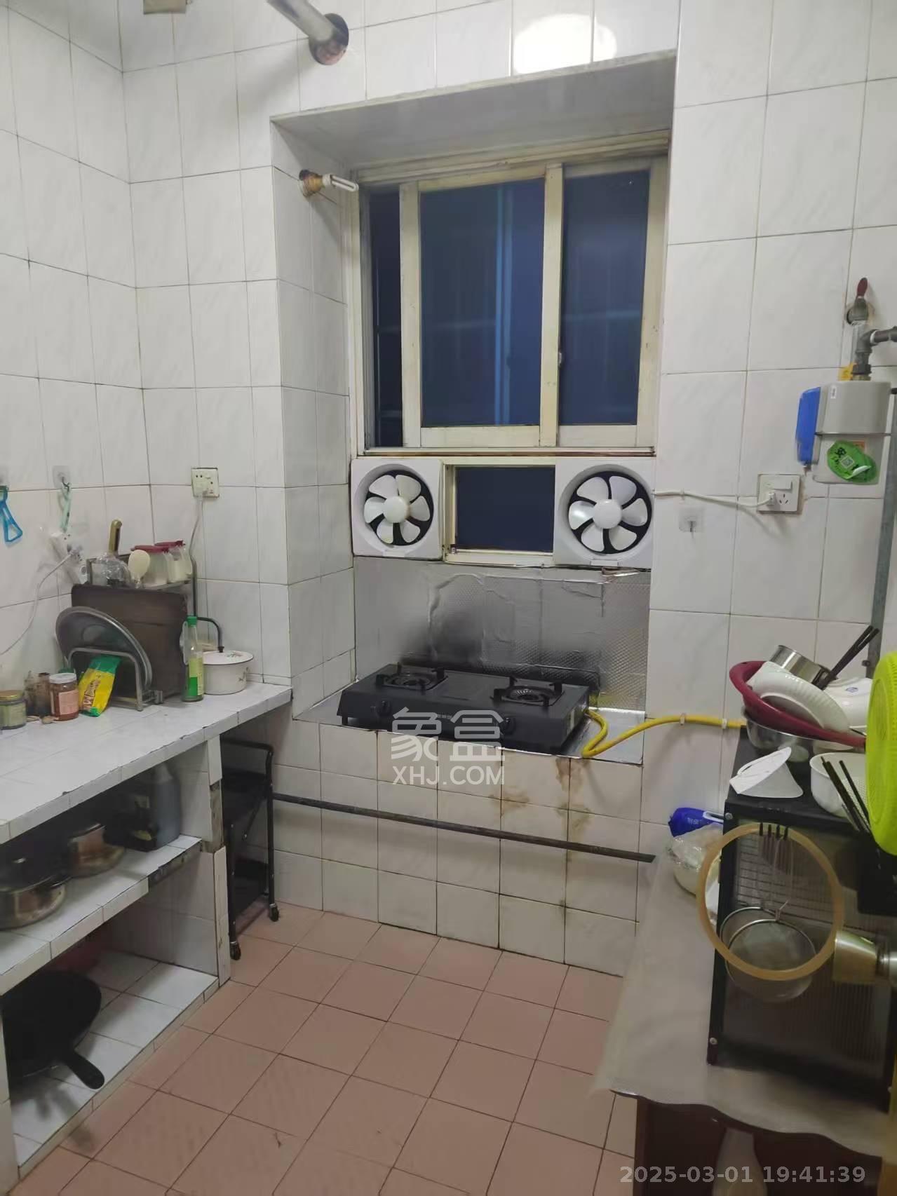 清水塘社区电信宿舍 1室2厅1卫 2800.0元/月 清水塘社区电信宿舍 1室2厅1卫 2800.0元/月室内图