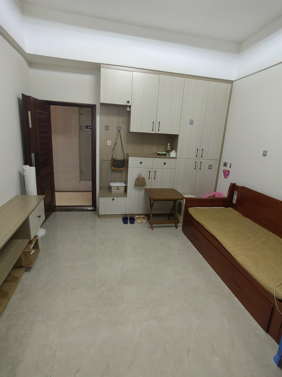 凤凰雅居(美华路16号)  1室0厅0卫    69.0万 凤凰雅居(美华路16号)  1室0厅0卫    69.0万室内图