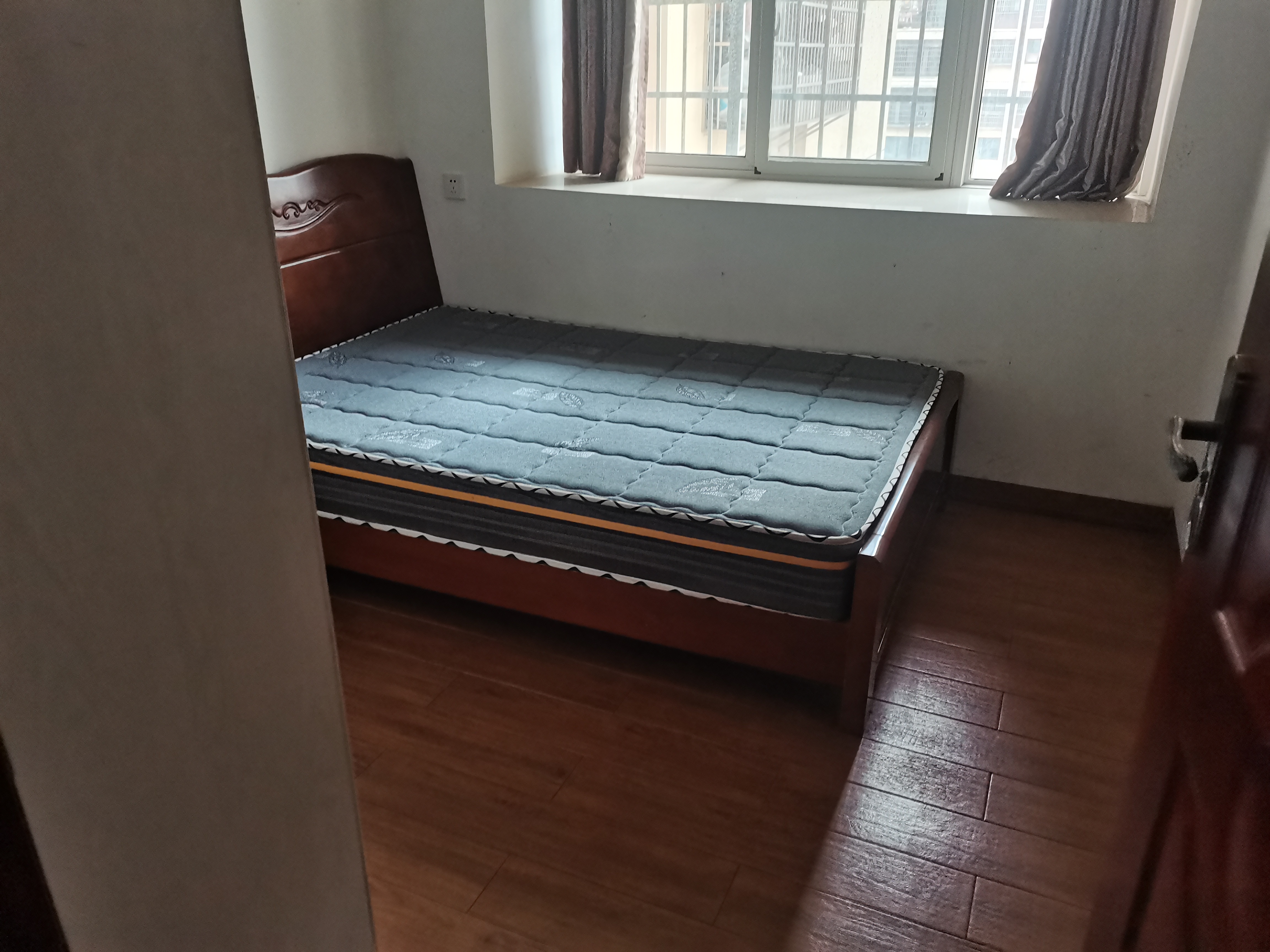 和康园小区  3室1厅2卫   1800.00元/月户型图