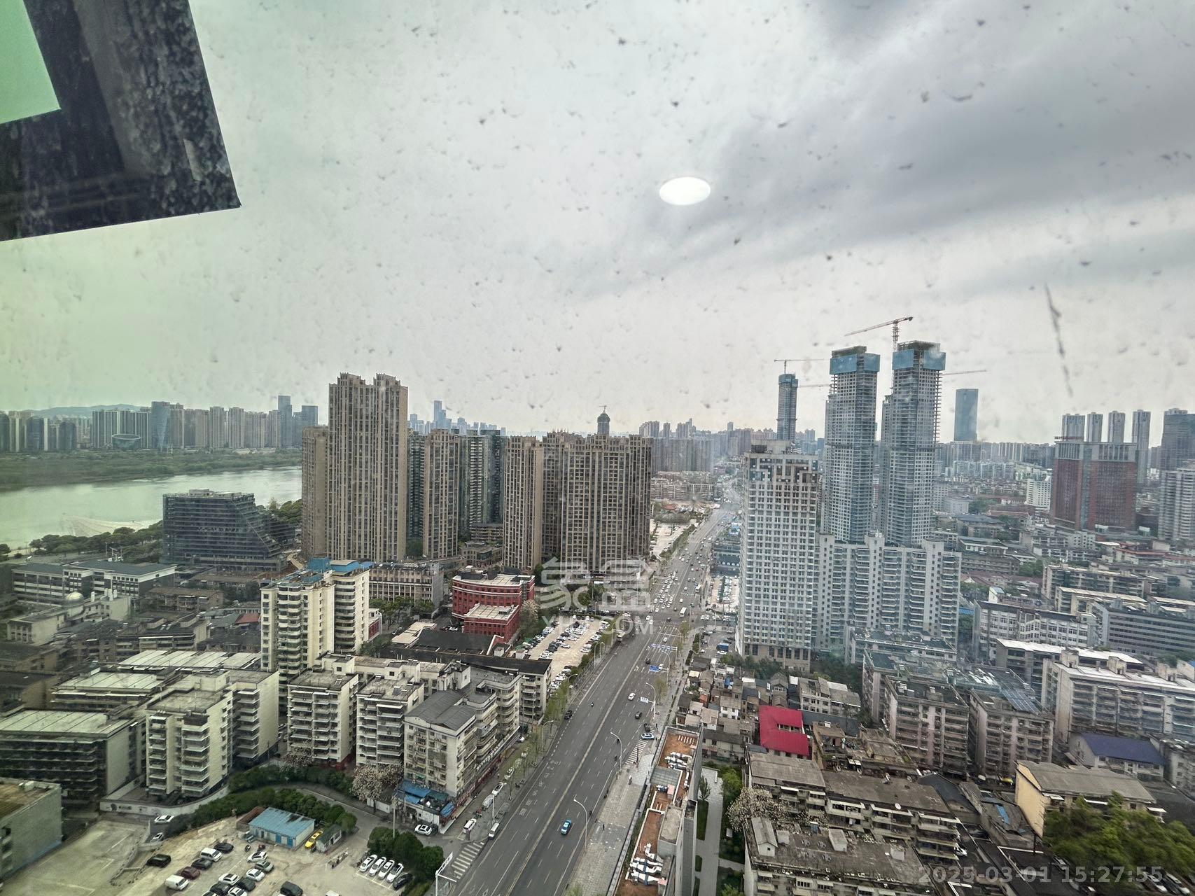 华润置地中心  1室1厅1卫   3200.00元/月