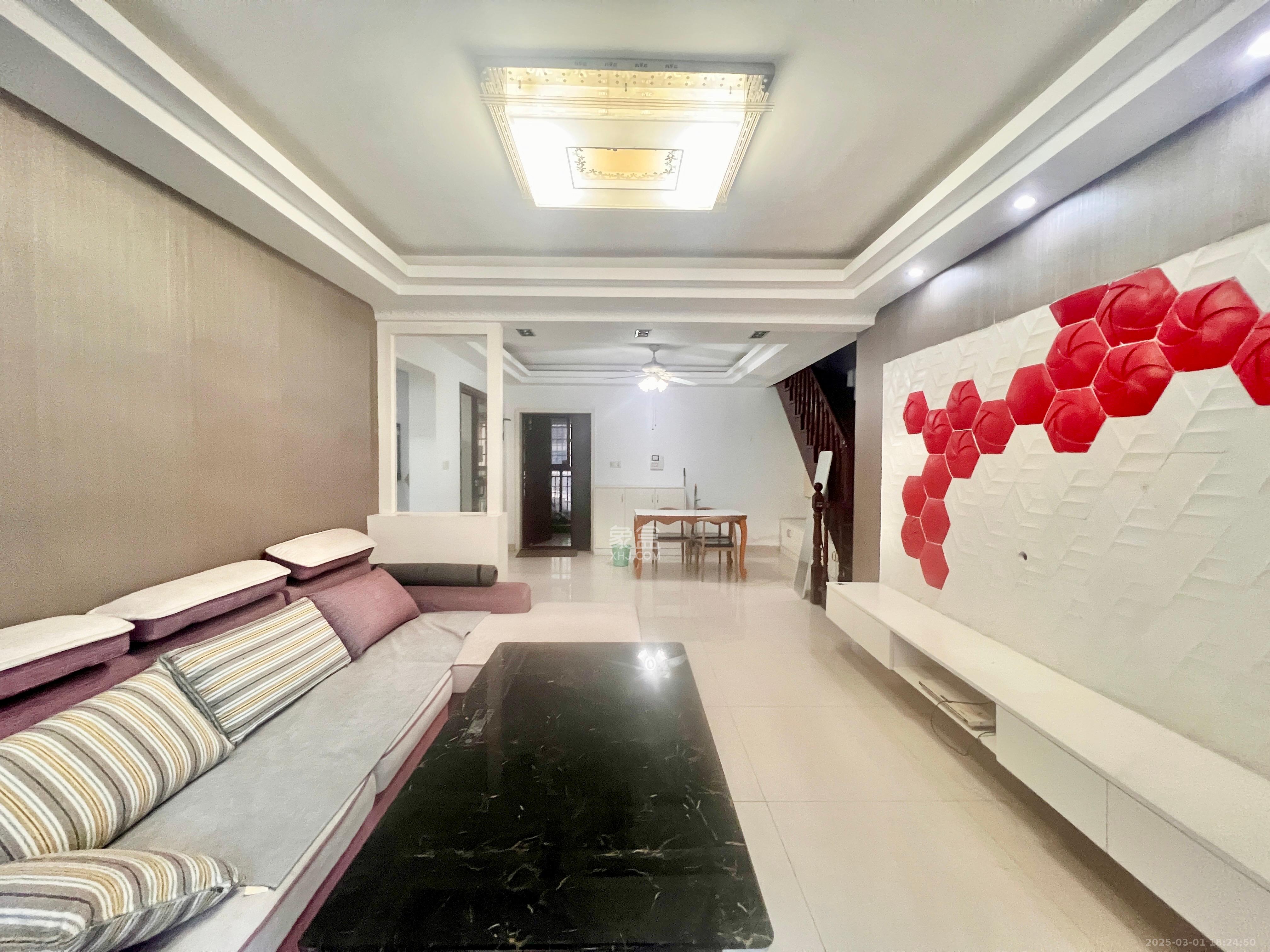 保利麓谷林语D区 3室2厅2卫 2700.0元/月 保利麓谷林语D区 3室2厅2卫 2700.0元/月室内图