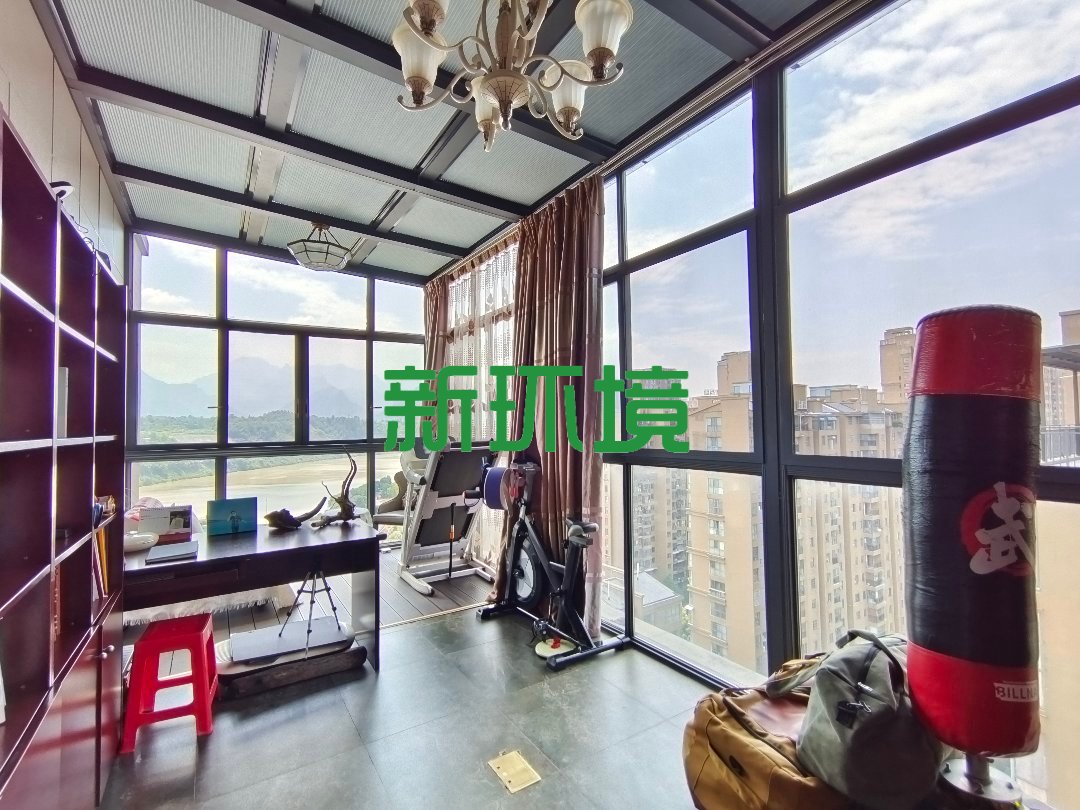 鑫成君泰  4室3厅3卫   165.00万客厅