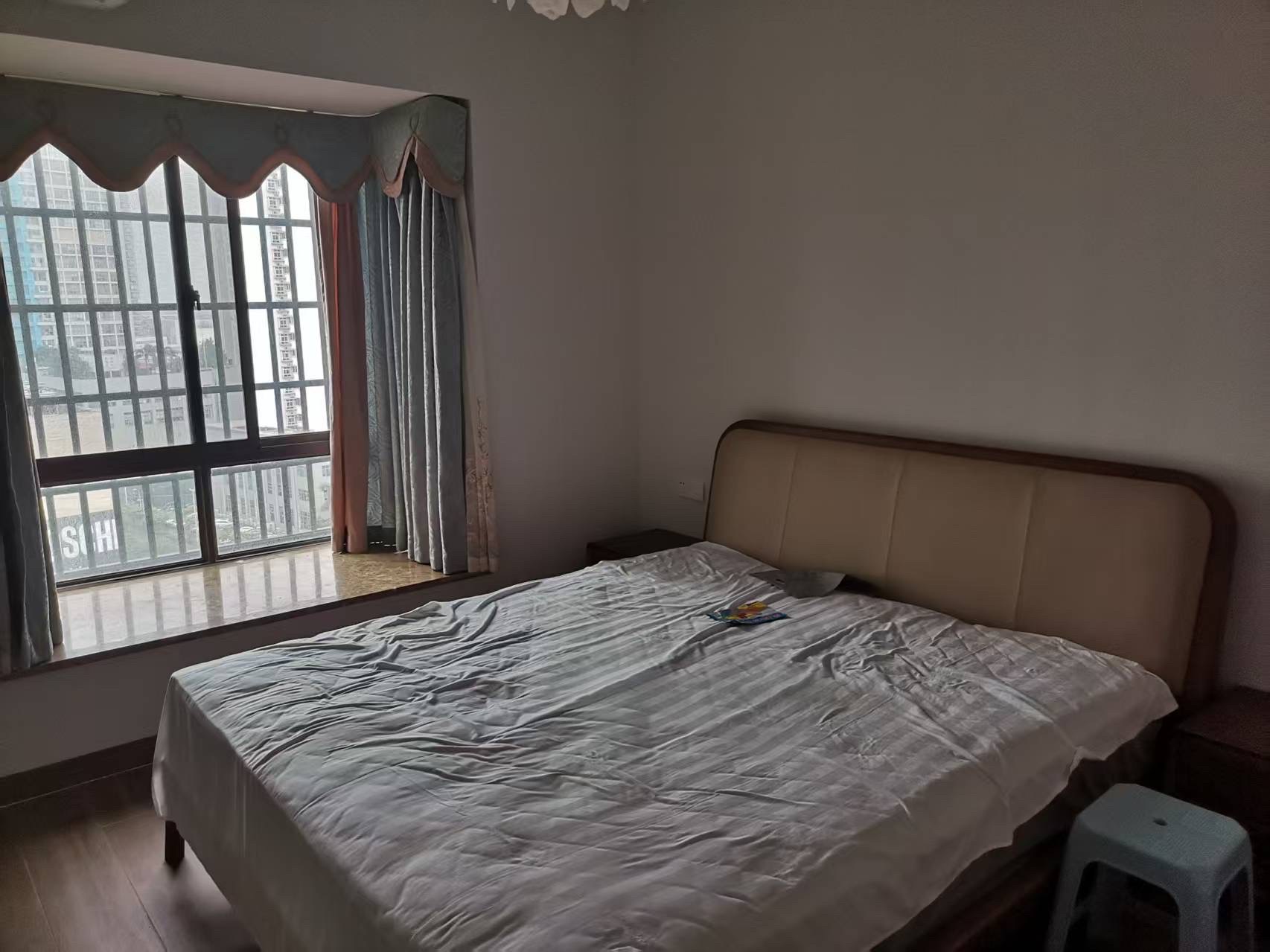 国贸城市花园 3室2厅2卫 235.0万 国贸城市花园 3室2厅2卫 235.0万客厅