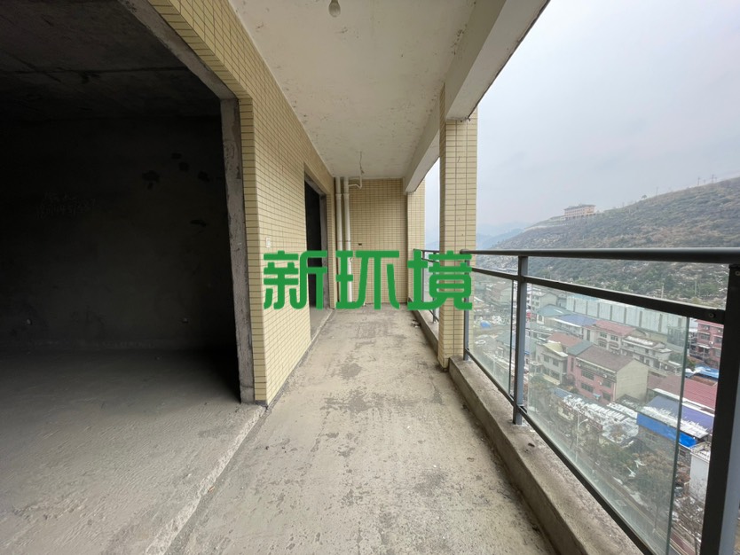 丽景天下一期 5室2厅2卫 71.8万 丽景天下一期 5室2厅2卫 71.8万客厅