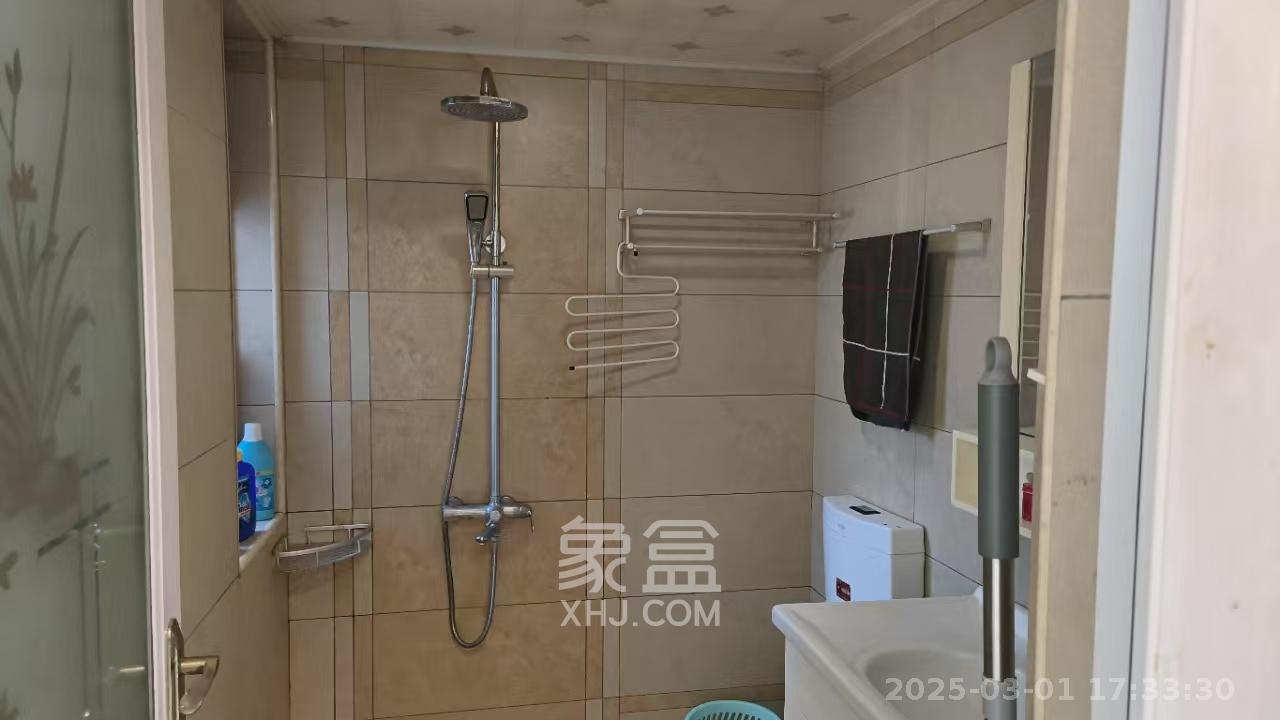天下一家  3室2厅1卫   2800.00元/月室内图