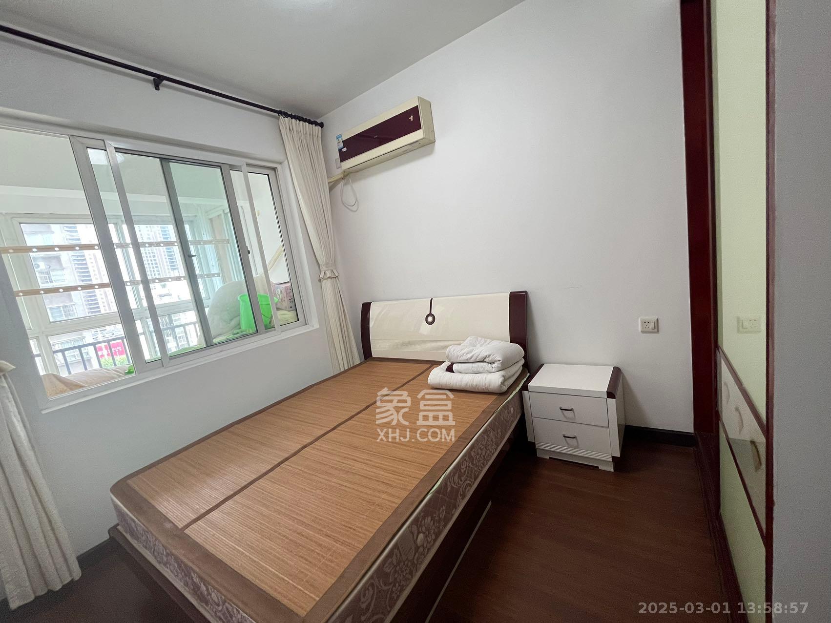 嘉盛华庭(一期、二期、三期) 4室2厅1卫 3300.0元/月 嘉盛华庭(一期、二期、三期) 4室2厅1卫 3300.0元/月室内图