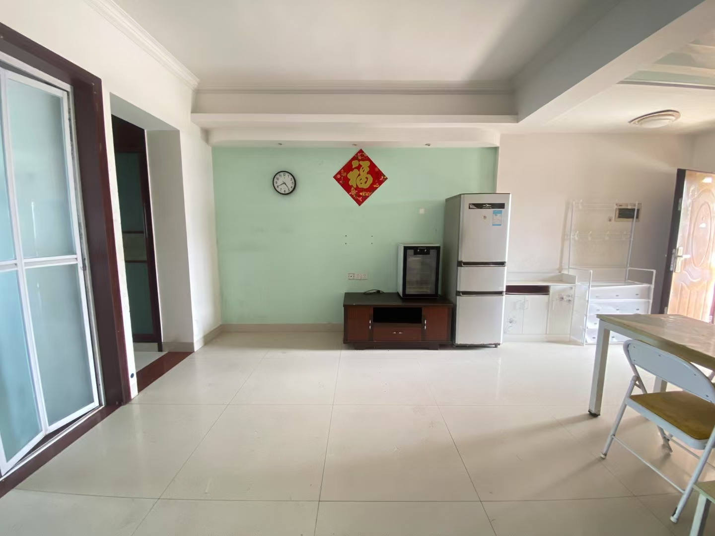 海顿大厦 1室2厅1卫 75.0万 海顿大厦 1室2厅1卫 75.0万客厅