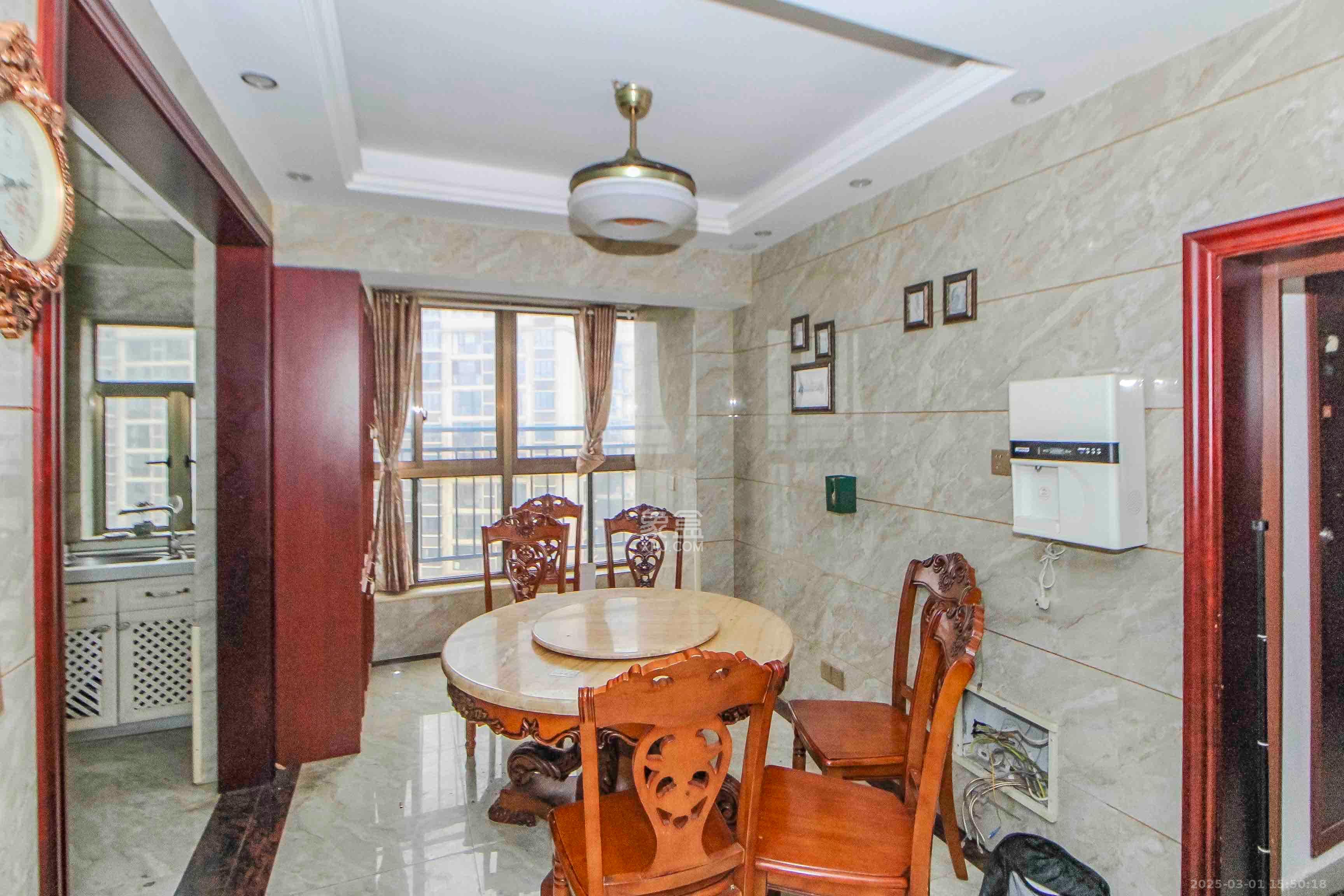 江山帝景哈佛  4室2厅2卫    3000.0元/月室内图