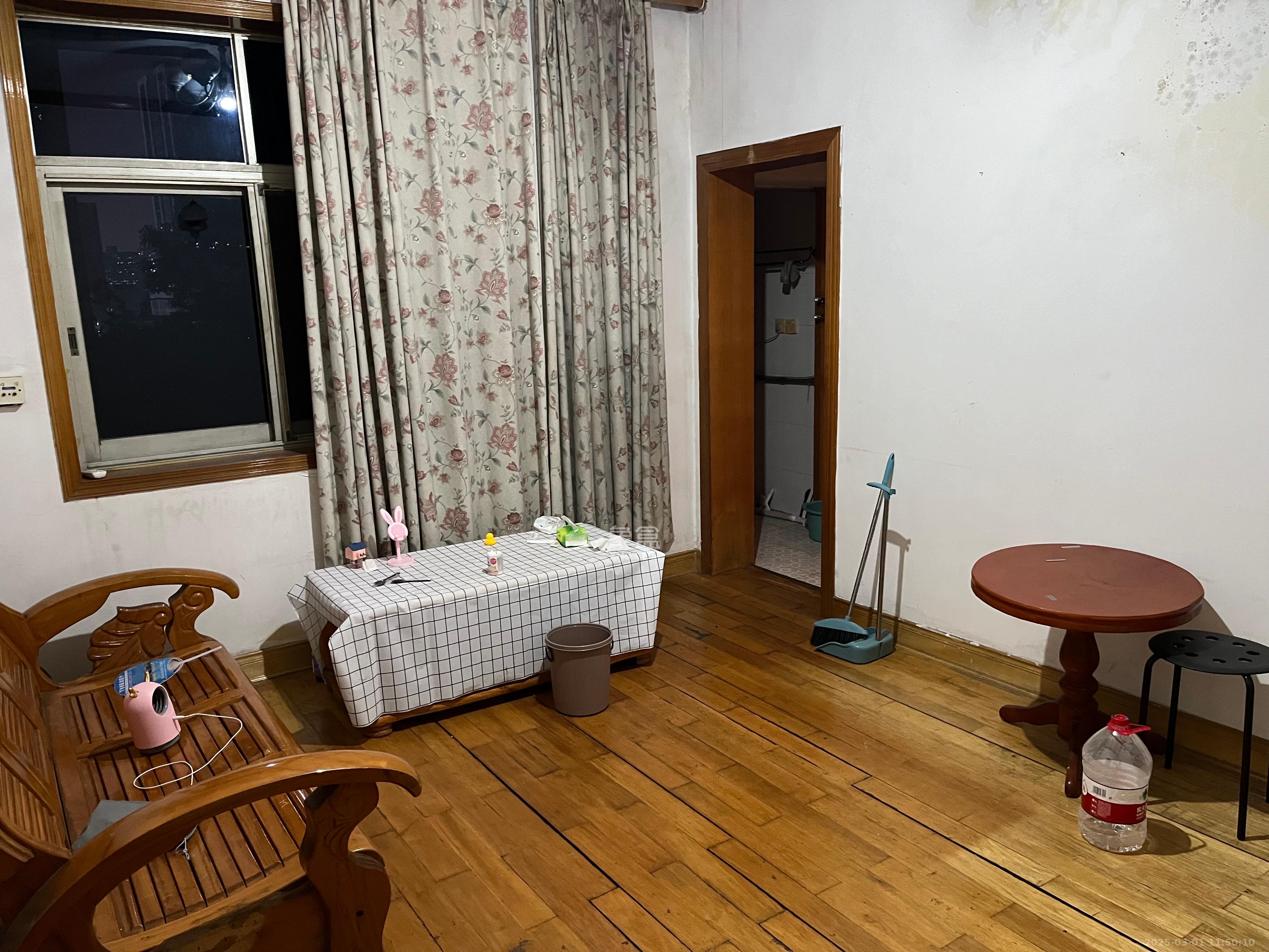 省劳卫所宿舍(职防院小区) 3室1厅1卫 1500.0元/月 省劳卫所宿舍(职防院小区) 3室1厅1卫 1500.0元/月室内图