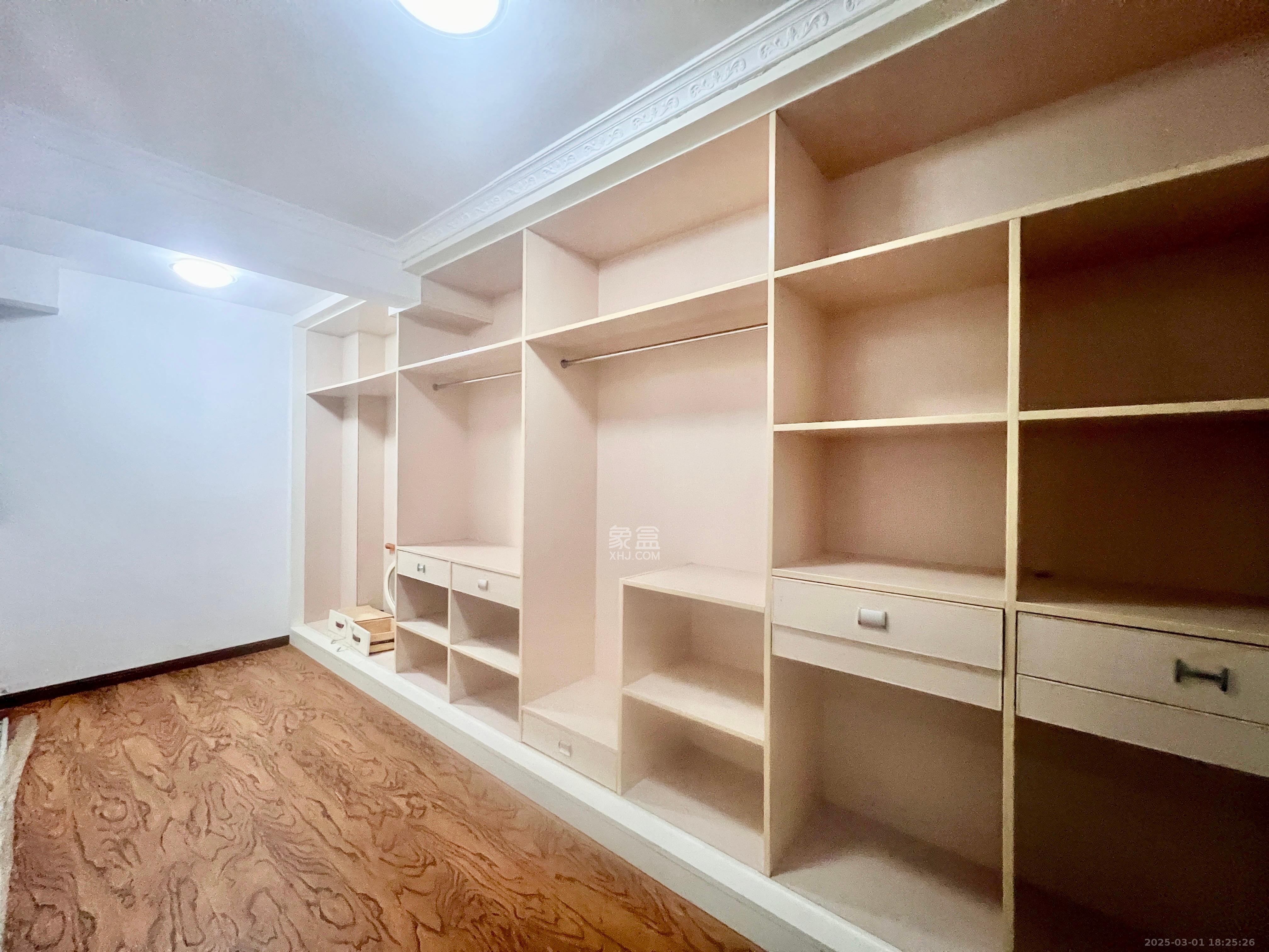 保利麓谷林语D区 3室2厅2卫 2700.0元/月 保利麓谷林语D区 3室2厅2卫 2700.0元/月室内图