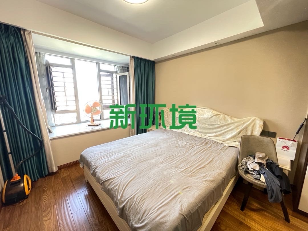 江与城  3室2厅2卫   85.00万客厅