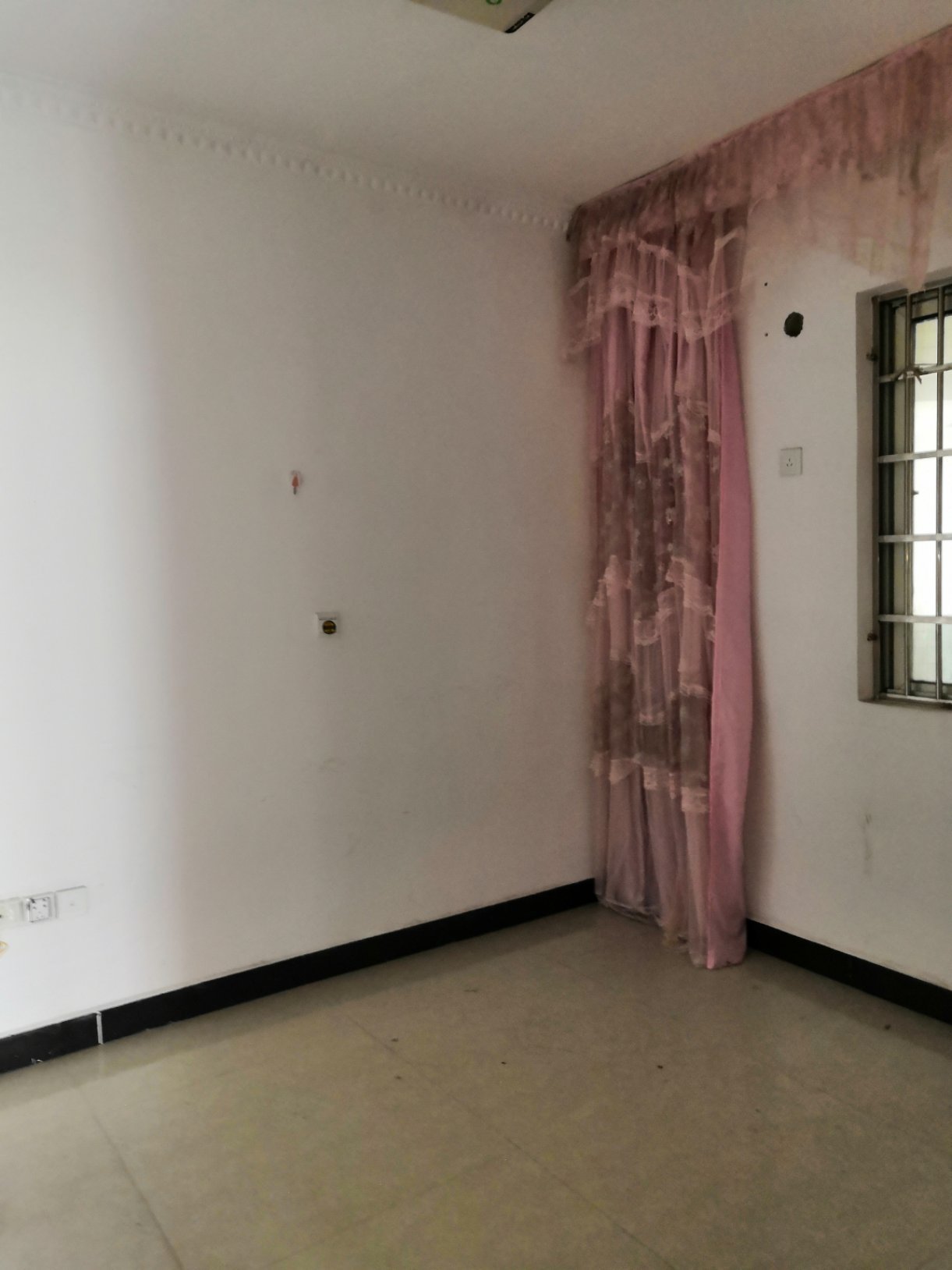 维港十字街  3室2厅2卫    82.8万 维港十字街  3室2厅2卫    82.8万客厅