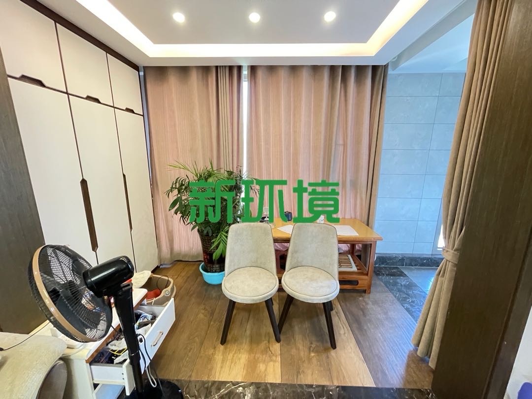 江与城  3室2厅2卫   85.00万客厅