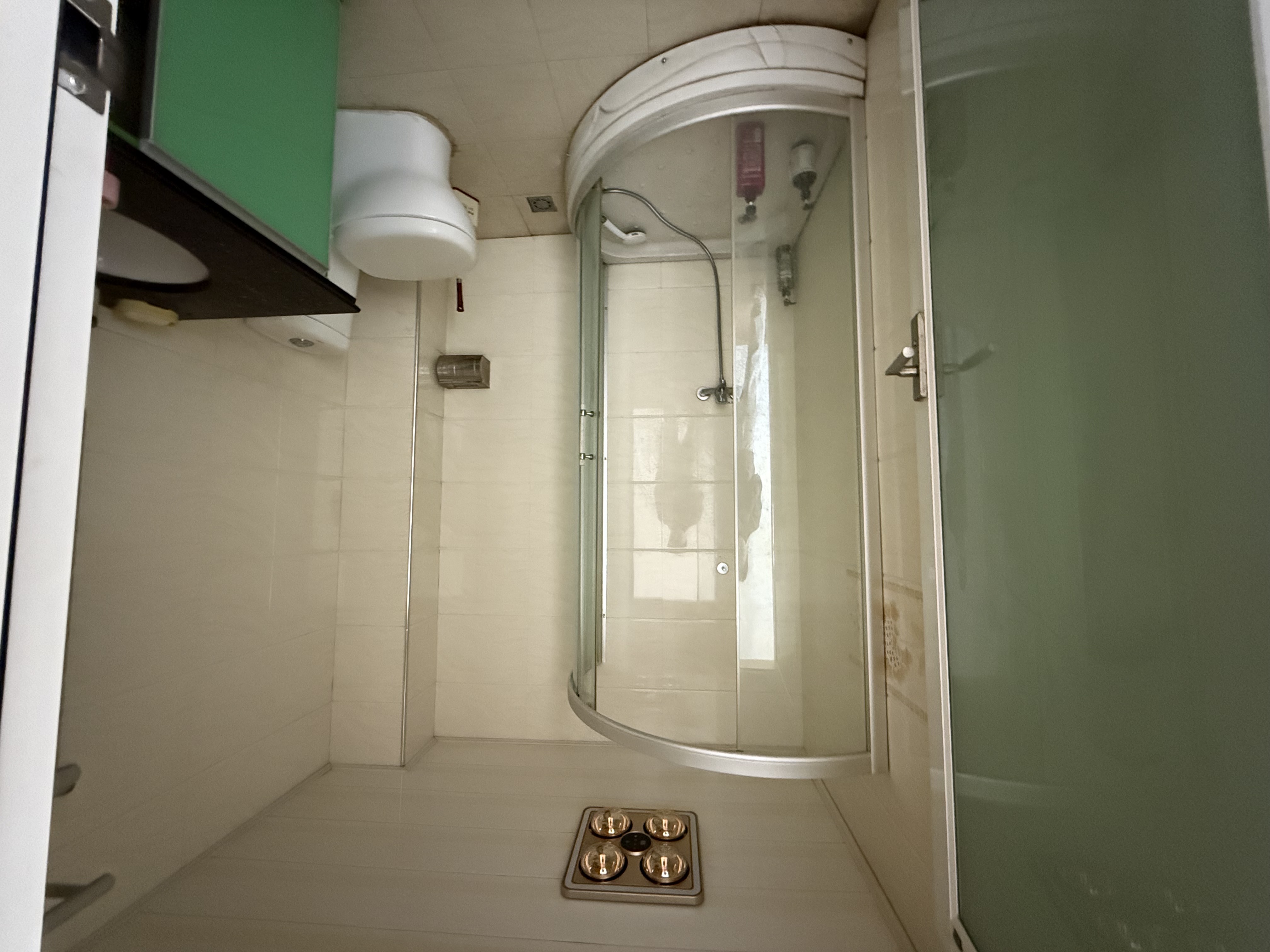 鸿都苑  1室0厅0卫    1200.0元/月 鸿都苑  1室0厅0卫    1200.0元/月室内图