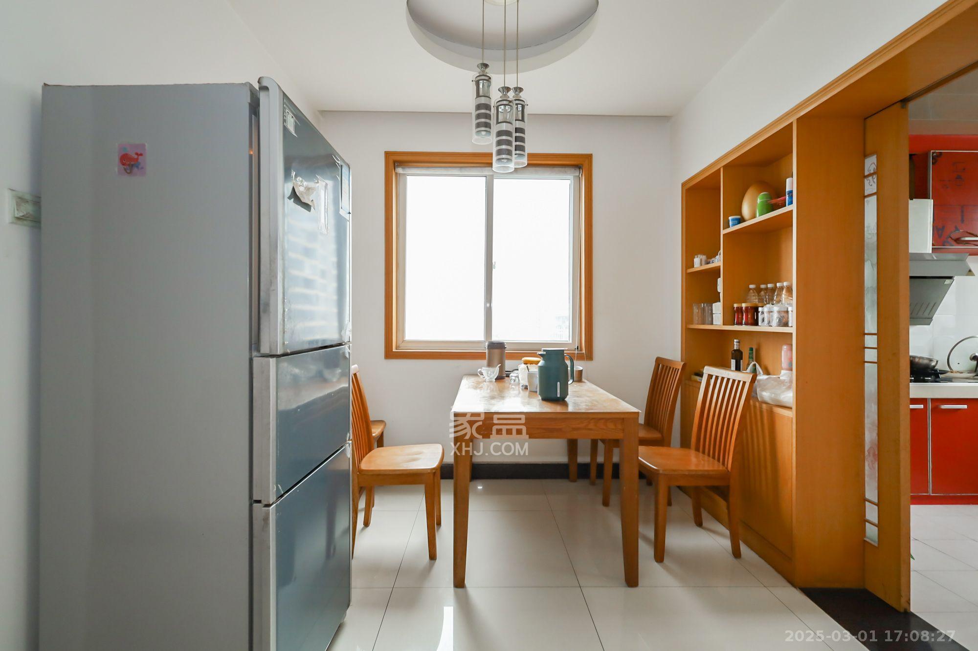 长房西郡 3室2厅1卫 2400.0元/月 长房西郡 3室2厅1卫 2400.0元/月室内图