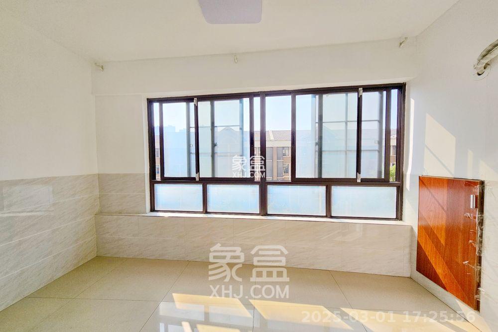 阳光城尚东湾学园区  2室2厅2卫    1800.0元/月 阳光城尚东湾学园区  2室2厅2卫    1800.0元/月室内图