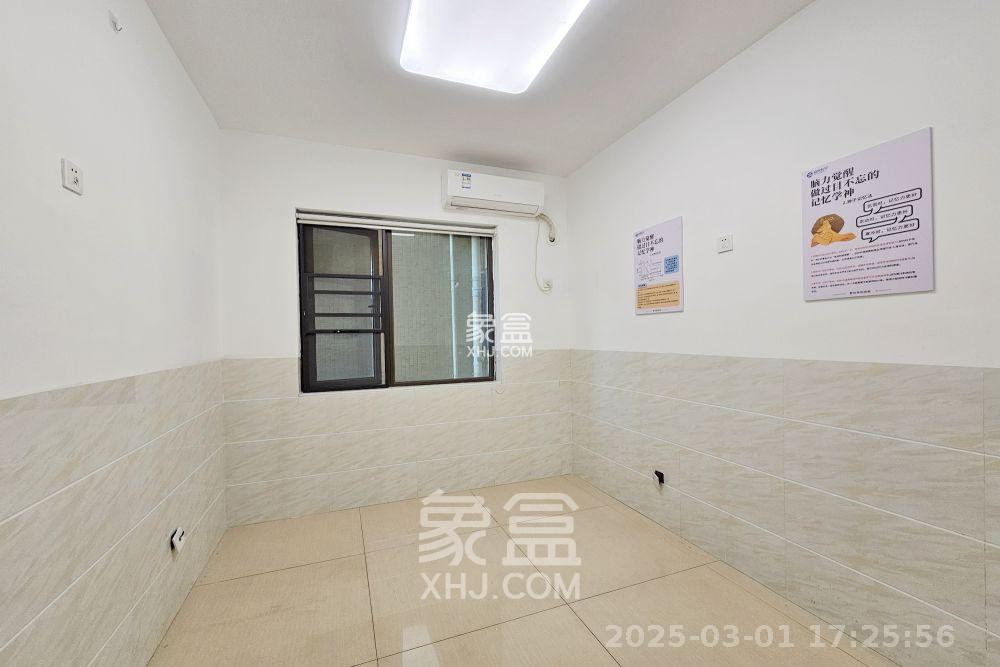 阳光城尚东湾学园区  2室2厅2卫    1800.0元/月 阳光城尚东湾学园区  2室2厅2卫    1800.0元/月室内图