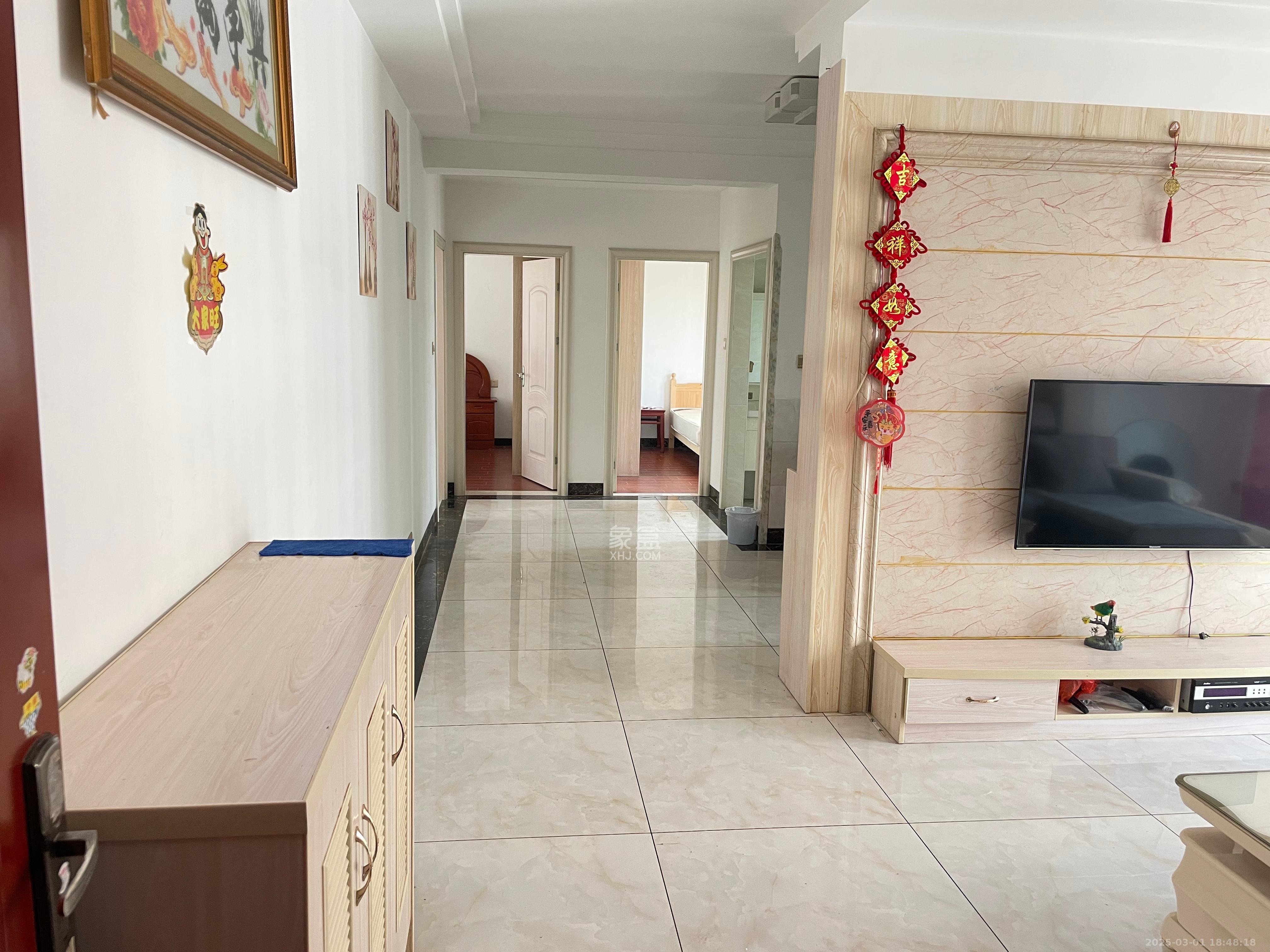 和润园一、二期  3室2厅1卫    2000.0元/月 和润园一、二期  3室2厅1卫    2000.0元/月室内图