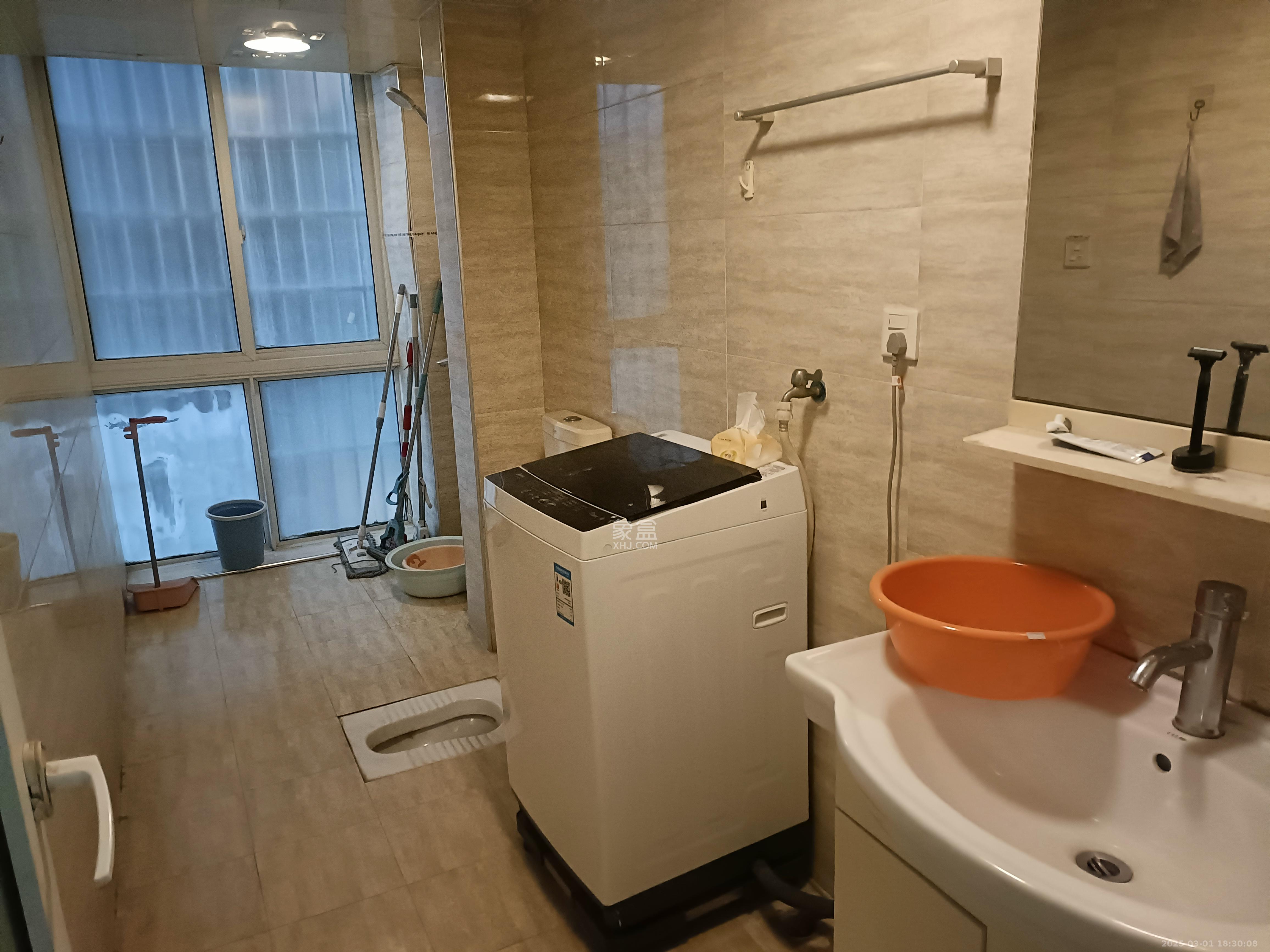 爵士湘 4室2厅1卫 2000.0元/月 爵士湘 4室2厅1卫 2000.0元/月室内图