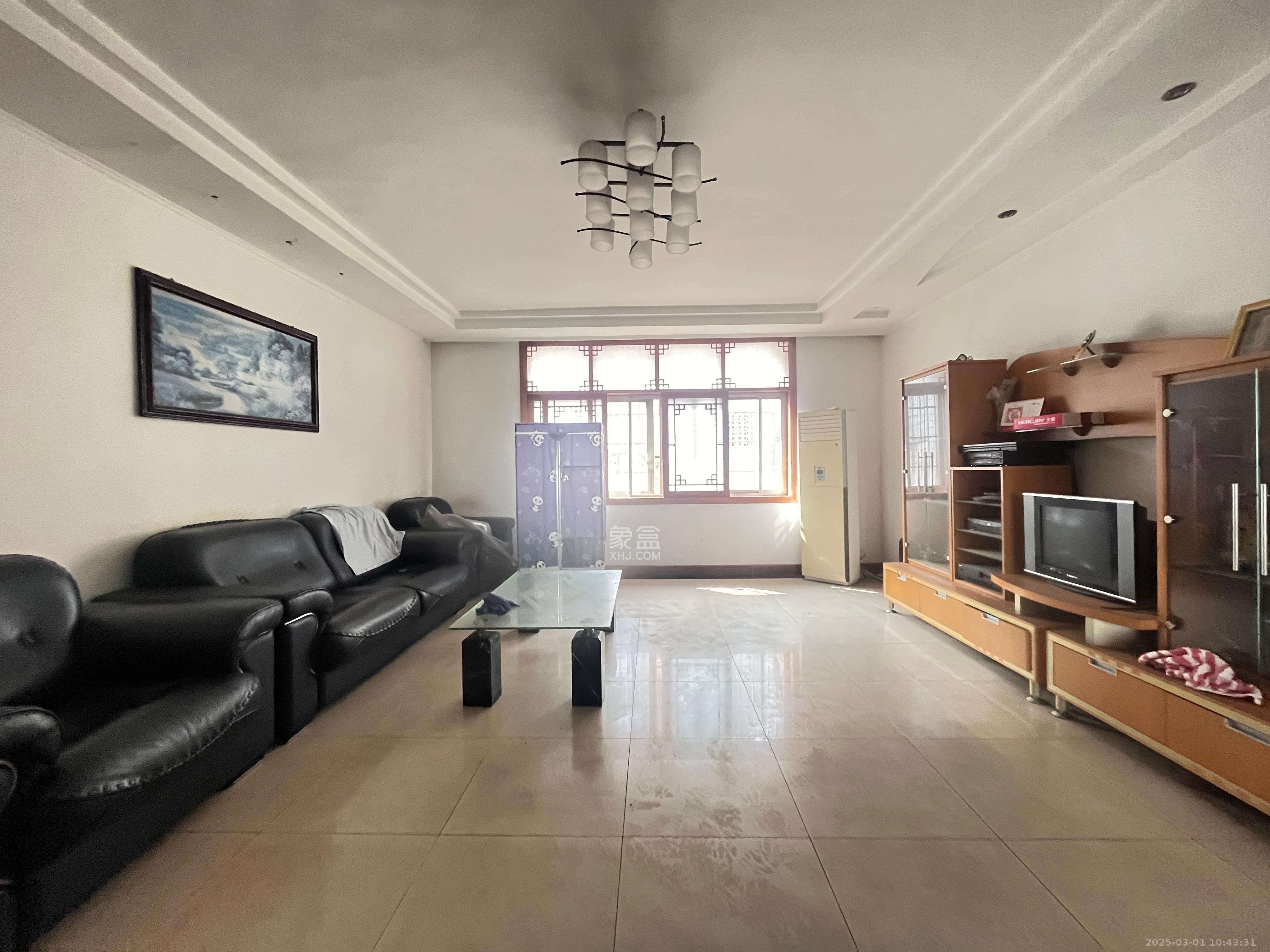 富绿山庄 3室2厅2卫 2000.0元/月 富绿山庄 3室2厅2卫 2000.0元/月室内图