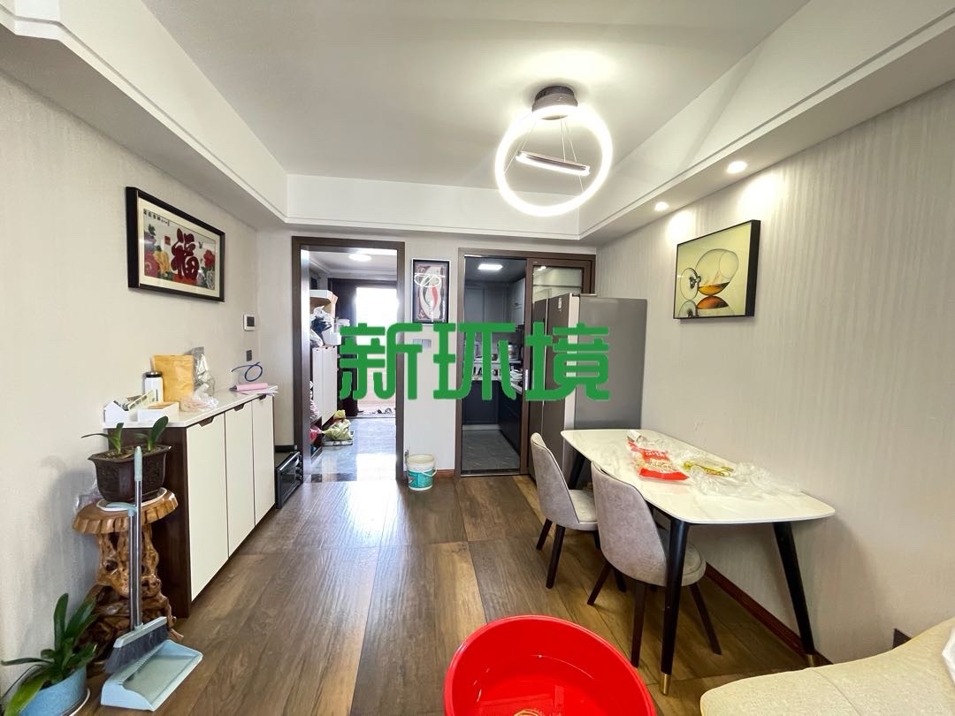 江与城  3室2厅2卫   85.00万客厅
