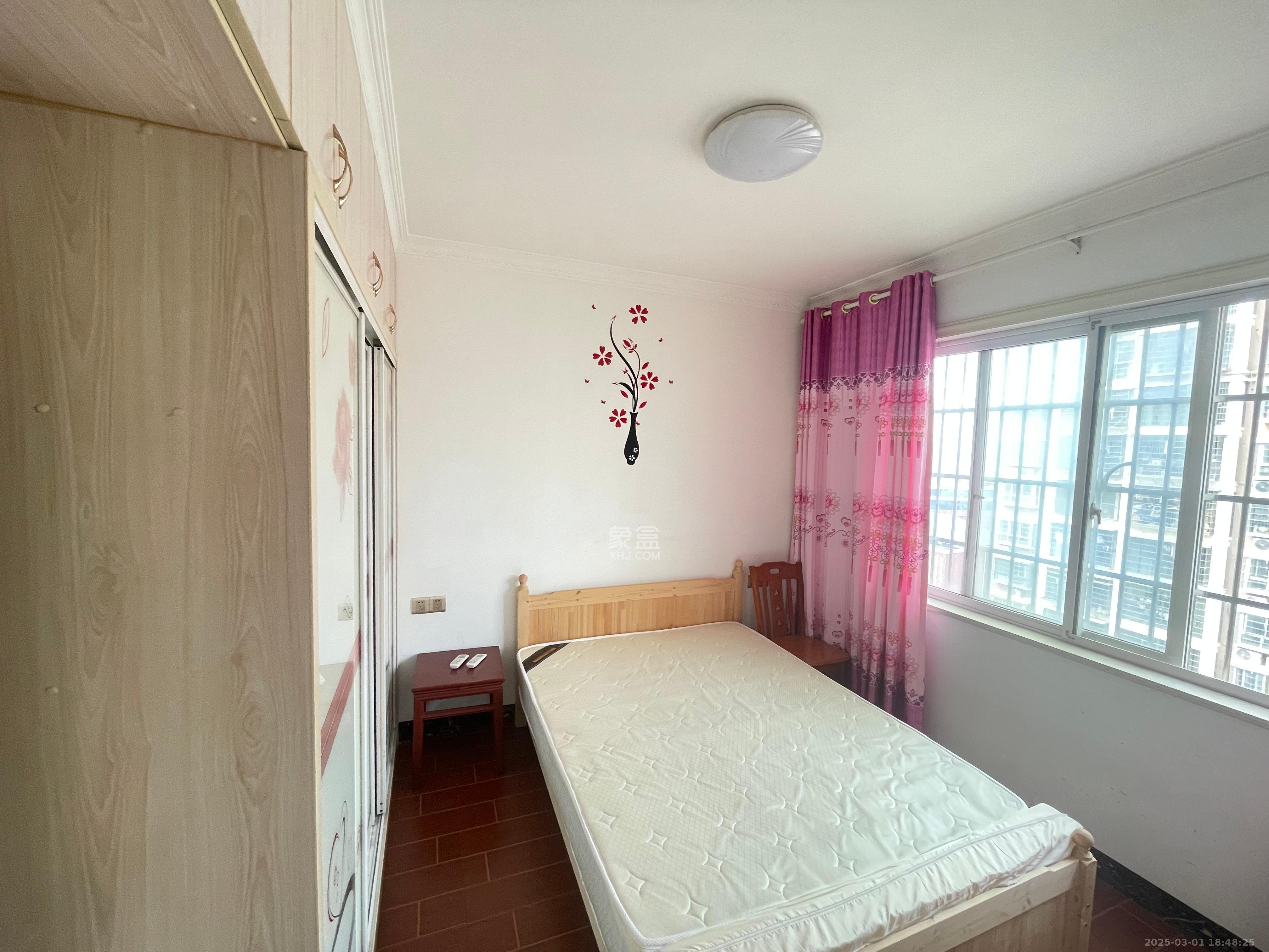 和润园一、二期  3室2厅1卫    2000.0元/月 和润园一、二期  3室2厅1卫    2000.0元/月室内图