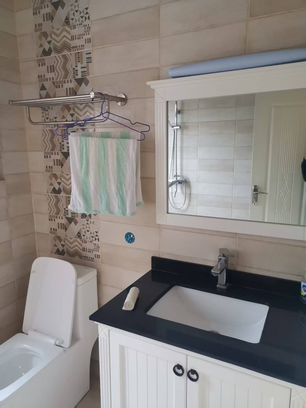 国贸城市花园 3室2厅2卫 235.0万 国贸城市花园 3室2厅2卫 235.0万客厅