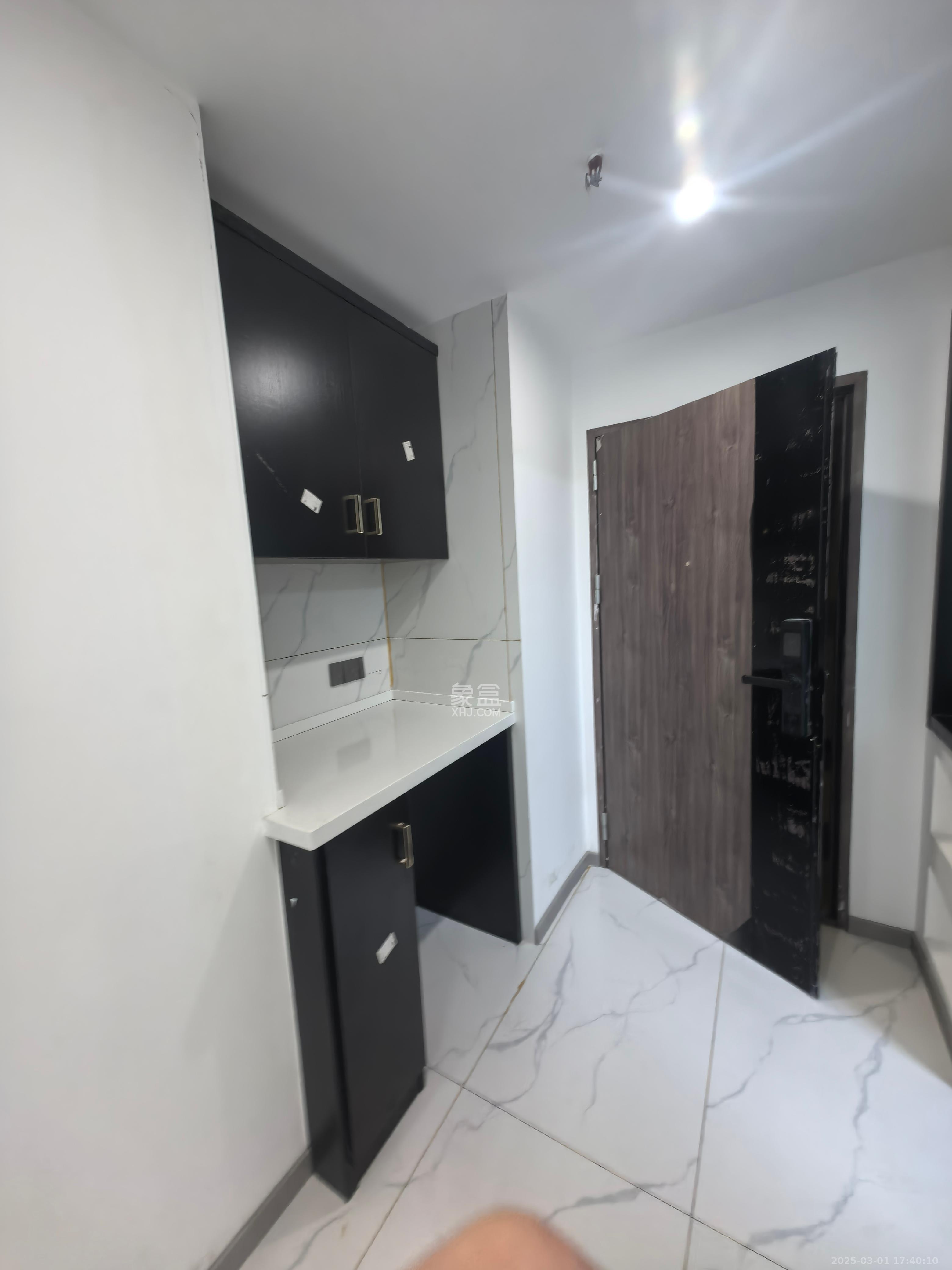 新世界广场 1室1厅1卫 1500.0元/月 新世界广场 1室1厅1卫 1500.0元/月室内图