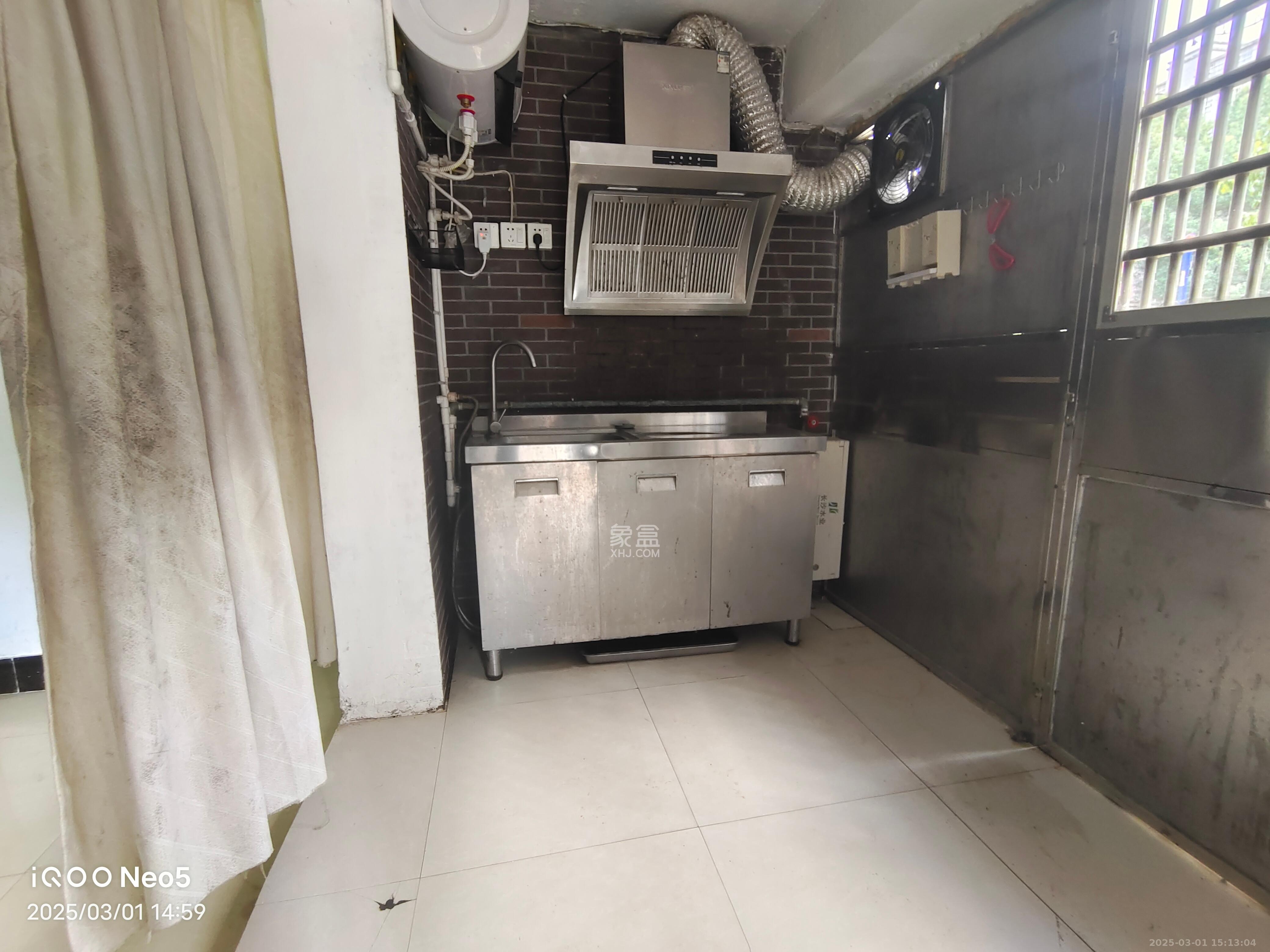 鄱阳小区 1室1厅1卫 700.0元/月 鄱阳小区 1室1厅1卫 700.0元/月室内图