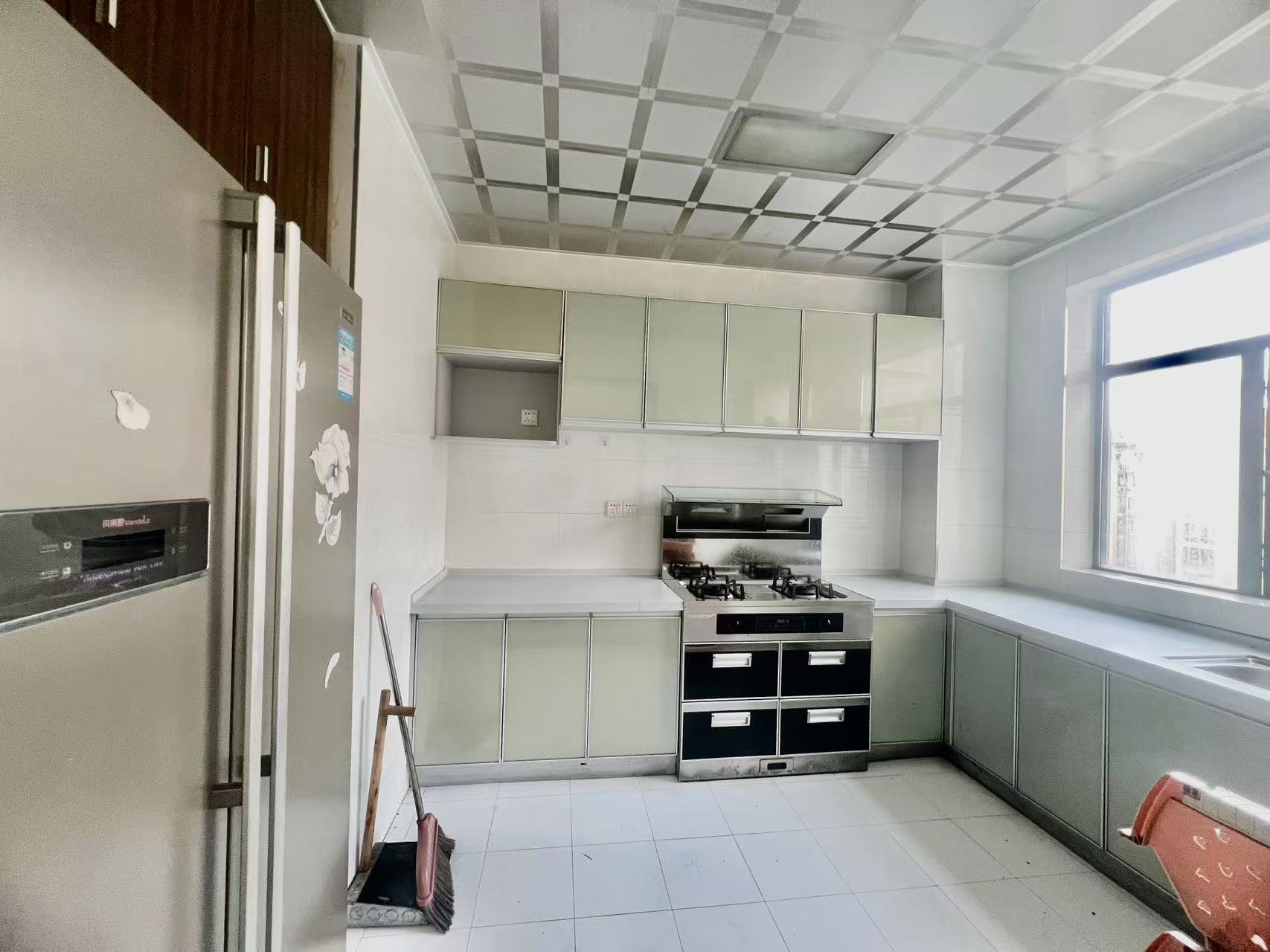 北美阳光城  3室2厅2卫    1800.0元/月 北美阳光城  3室2厅2卫    1800.0元/月室内图