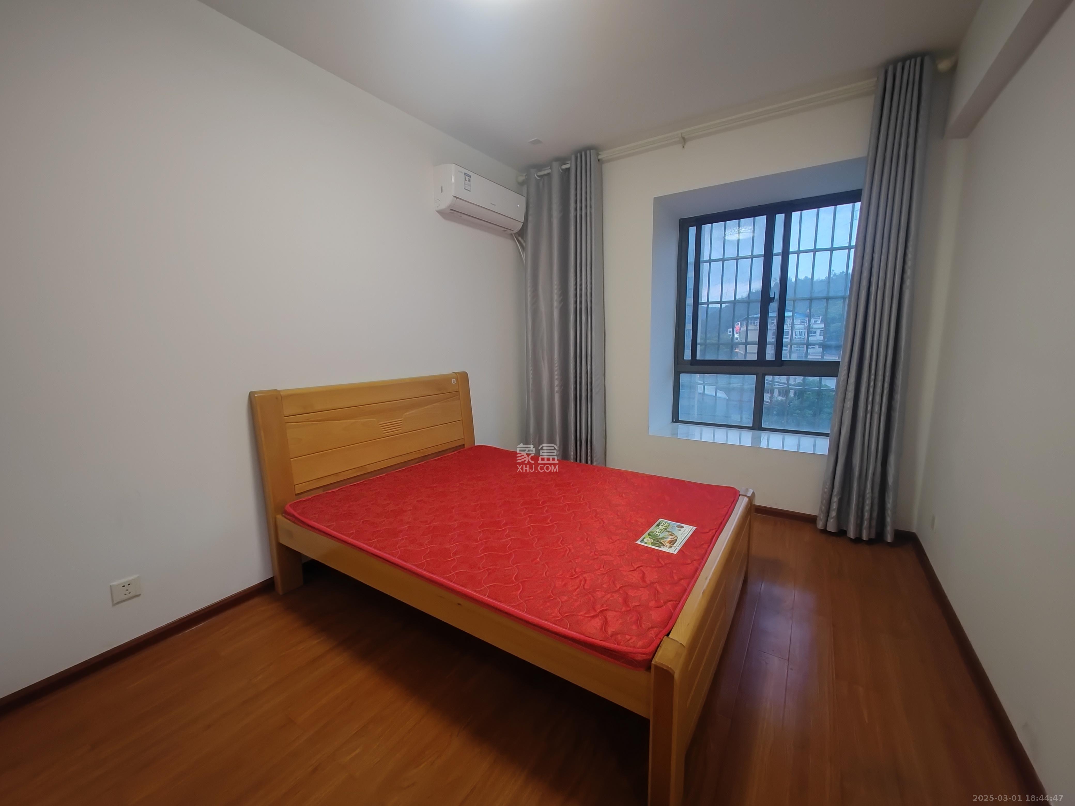 阳光晶城  4室2厅2卫   2700.00元/月室内图