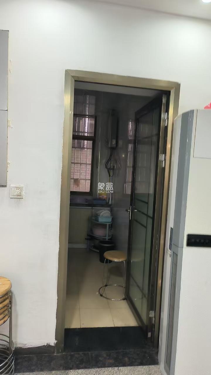 粮运大厦 4室1厅1卫 2200.0元/月 粮运大厦 4室1厅1卫 2200.0元/月室内图