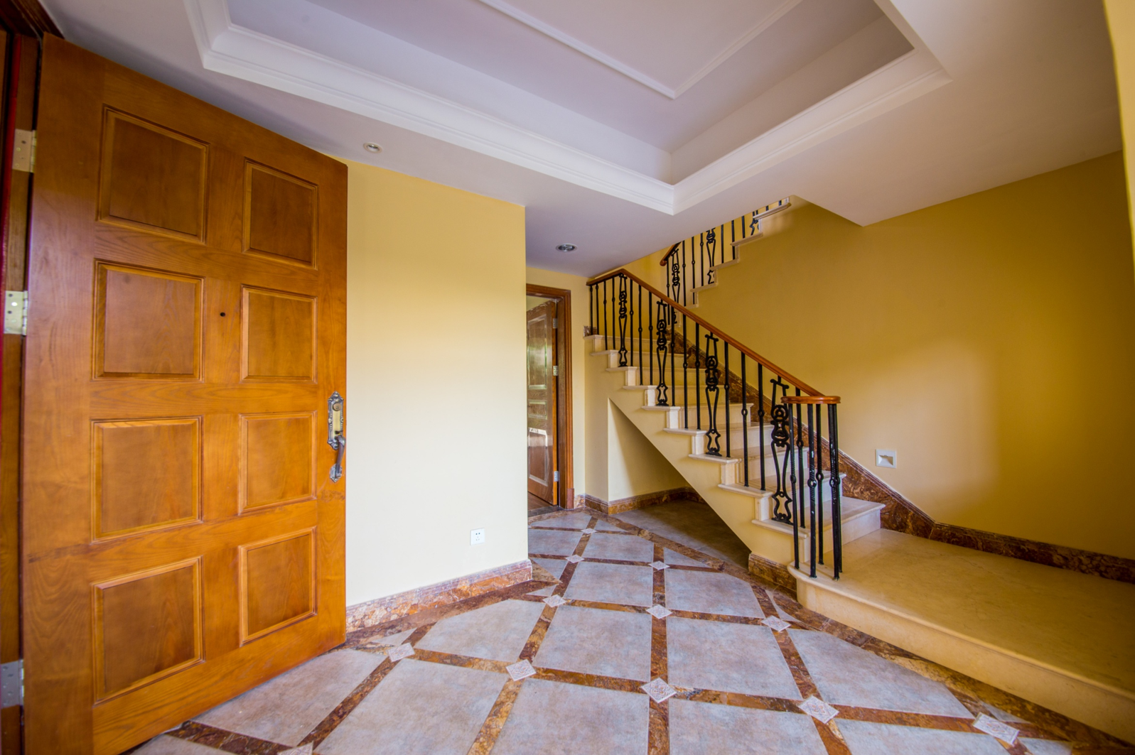 富力盈溪谷 5室2厅2卫 750.0万 富力盈溪谷 5室2厅2卫 750.0万室内图