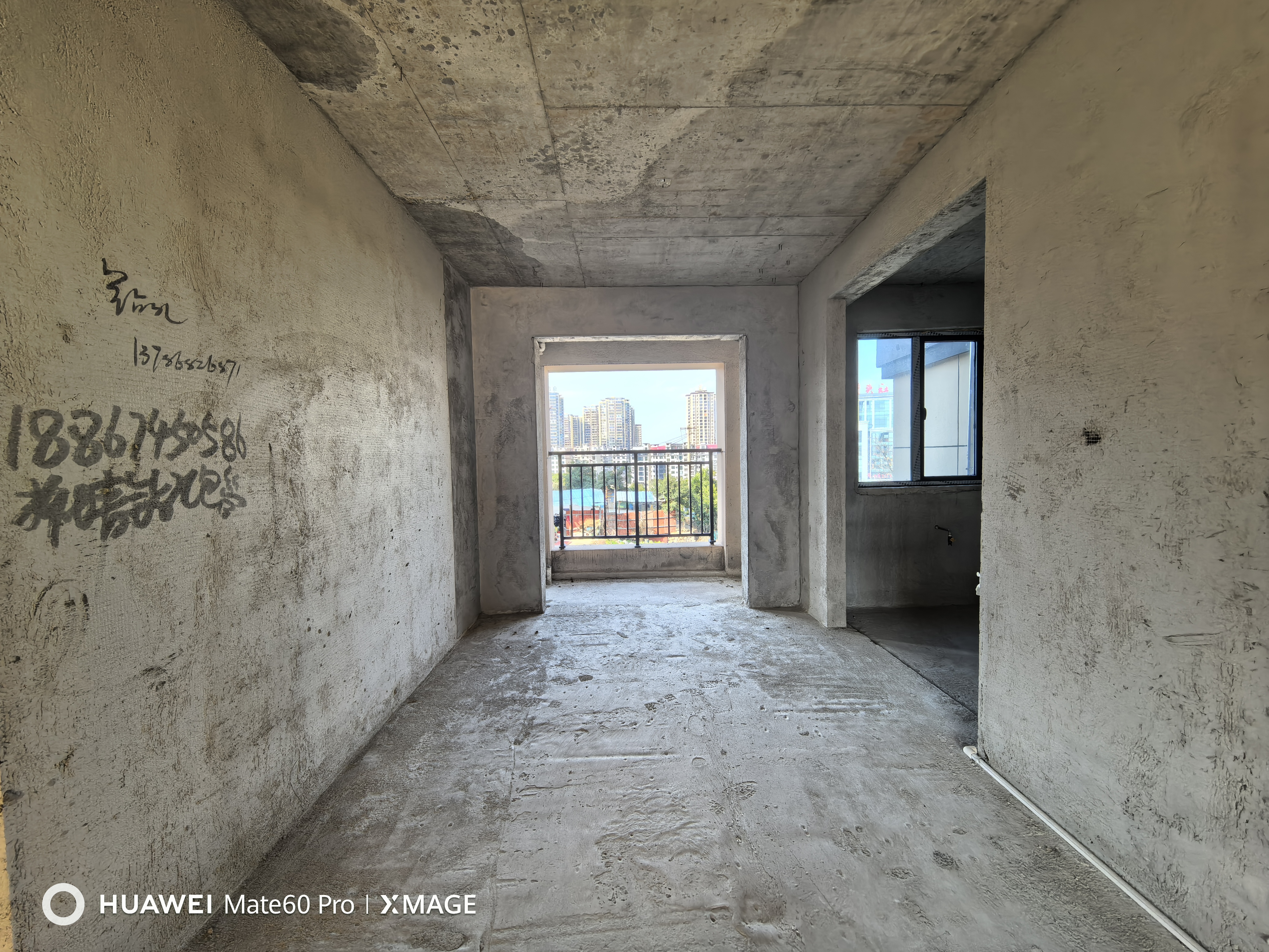 吉鸿花园 1室0厅0卫 56.8万 吉鸿花园 1室0厅0卫 56.8万客厅