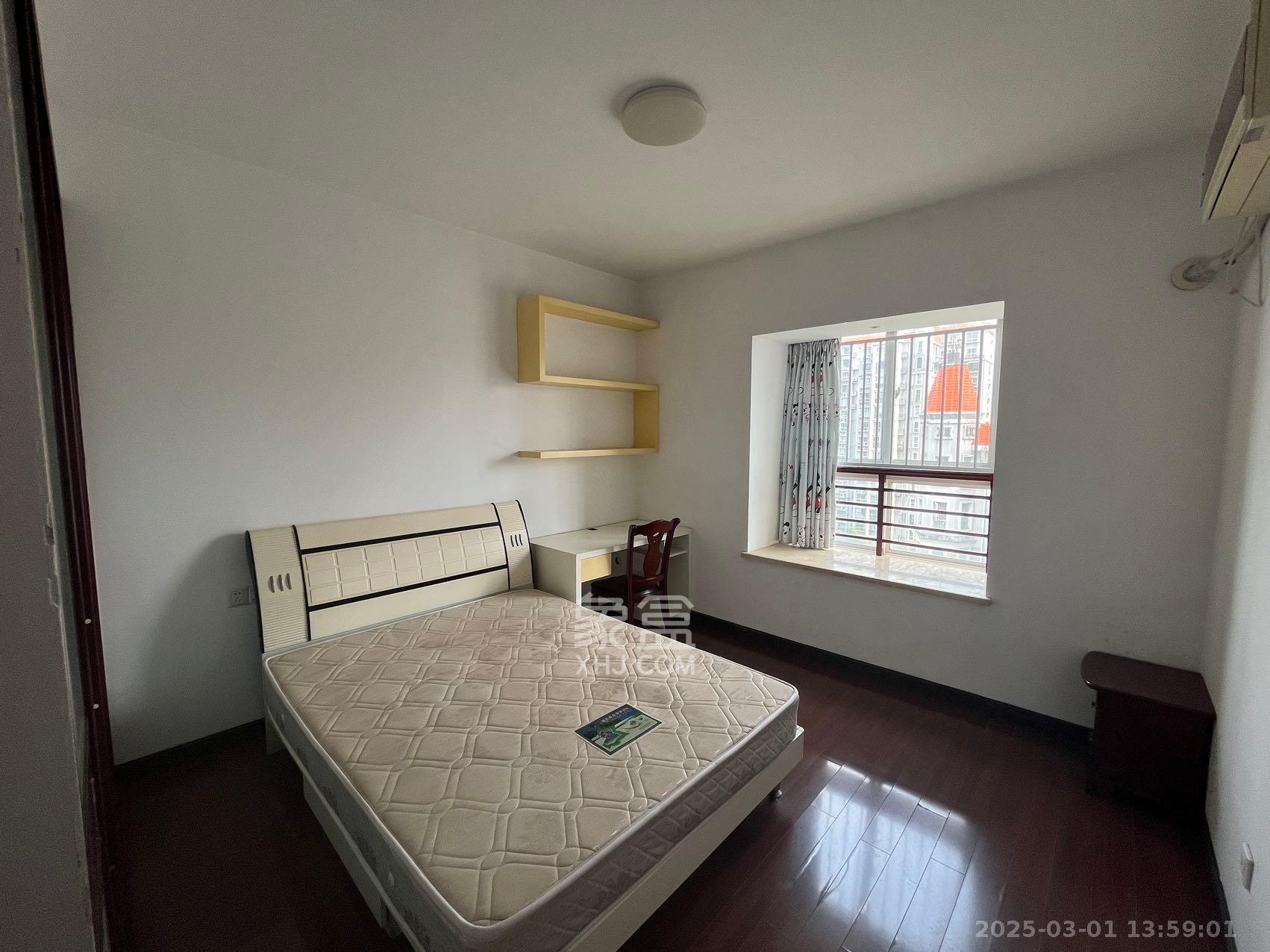 嘉盛华庭(一期、二期、三期) 4室2厅1卫 3300.0元/月 嘉盛华庭(一期、二期、三期) 4室2厅1卫 3300.0元/月室内图