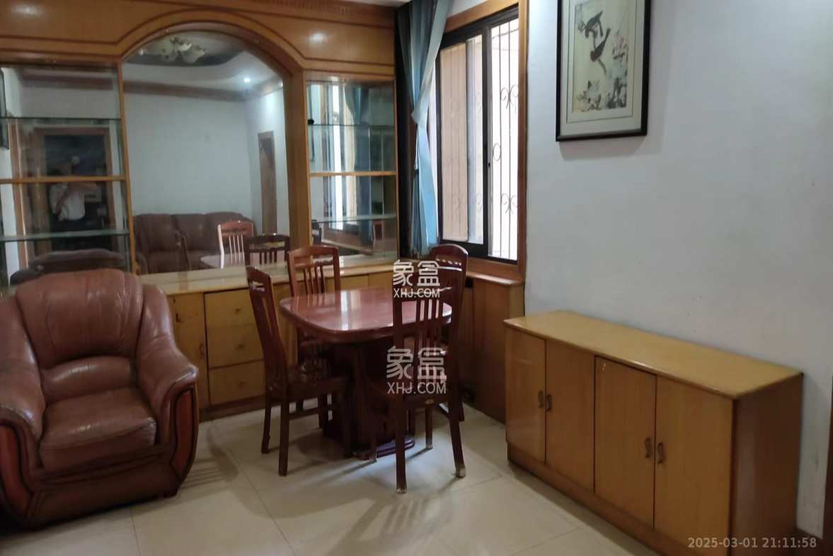 湖南大剧院 4室2厅1卫 2200.0元/月 湖南大剧院 4室2厅1卫 2200.0元/月室内图