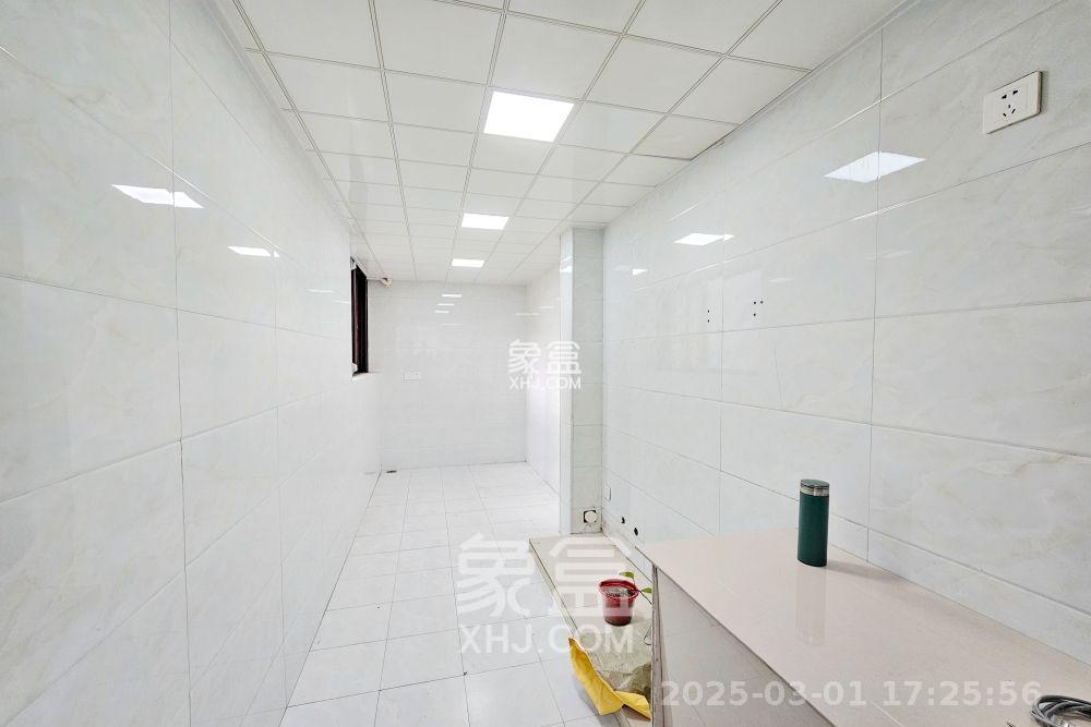 阳光城尚东湾学园区  2室2厅2卫    1800.0元/月 阳光城尚东湾学园区  2室2厅2卫    1800.0元/月室内图